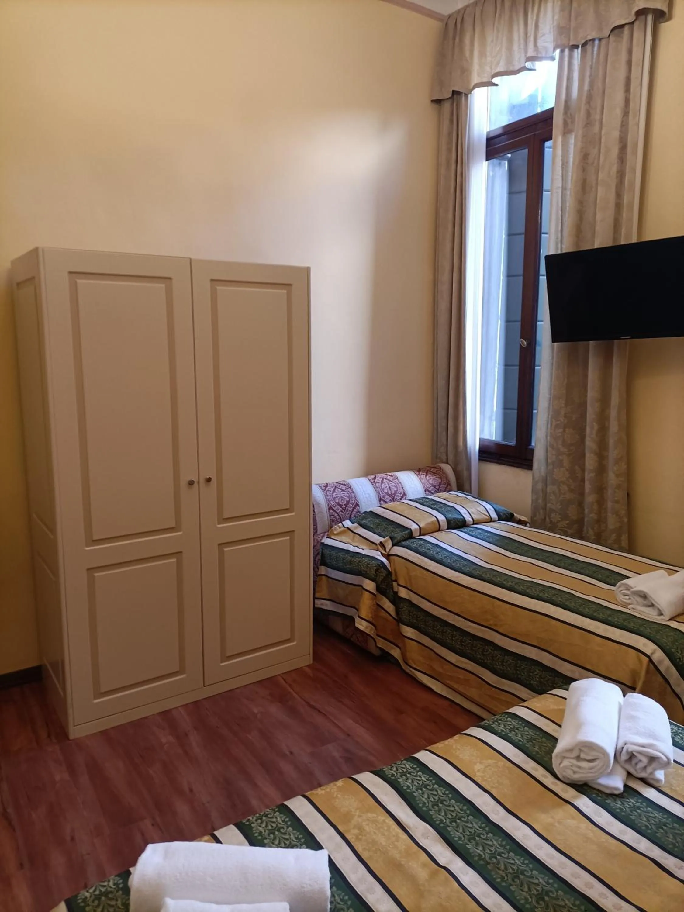 Bed in Palazzo Lion Morosini - Check in presso Locanda Ai Santi Apostoli