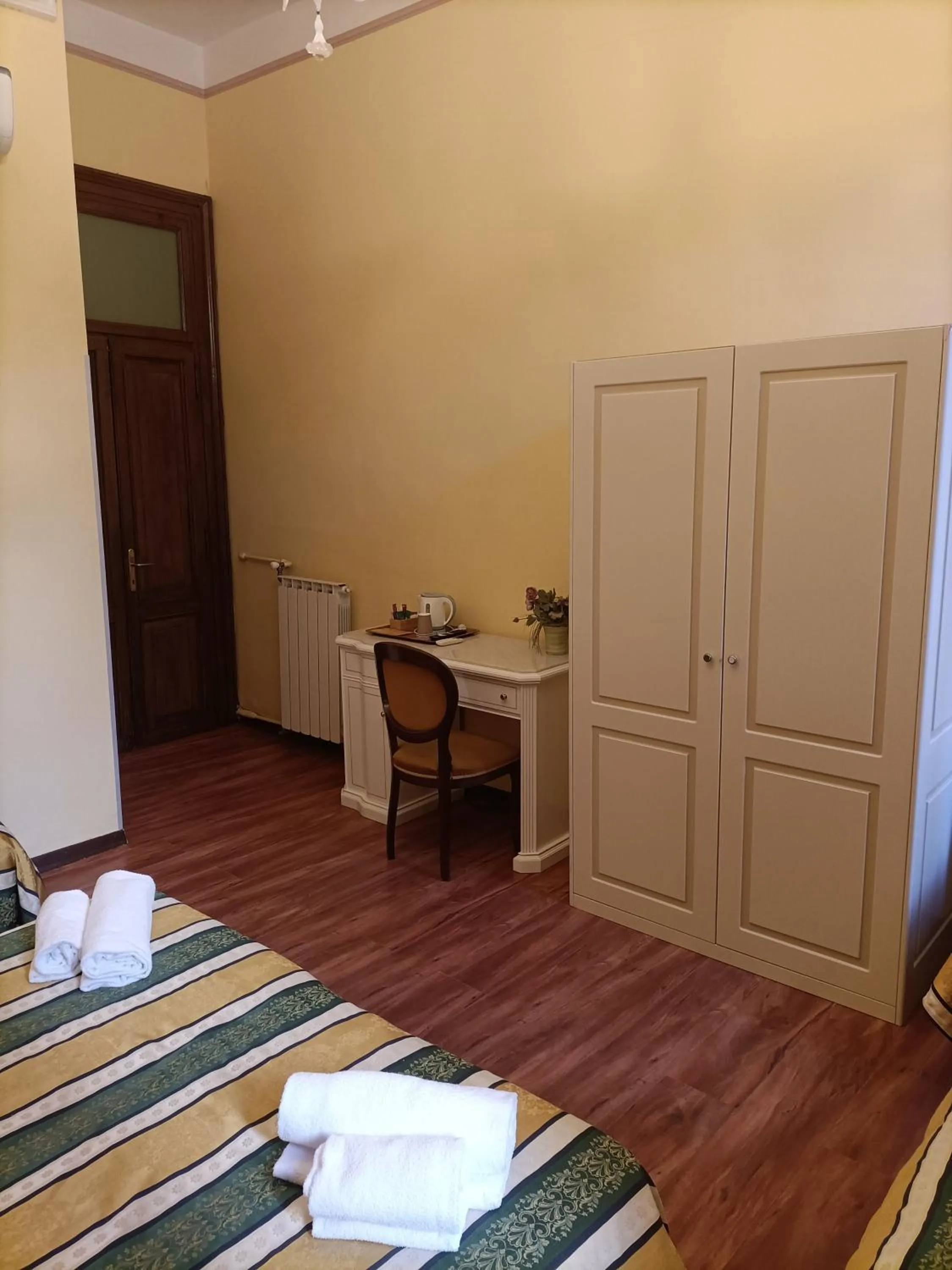 Photo of the whole room, Bed in Palazzo Lion Morosini - Check in presso Locanda Ai Santi Apostoli