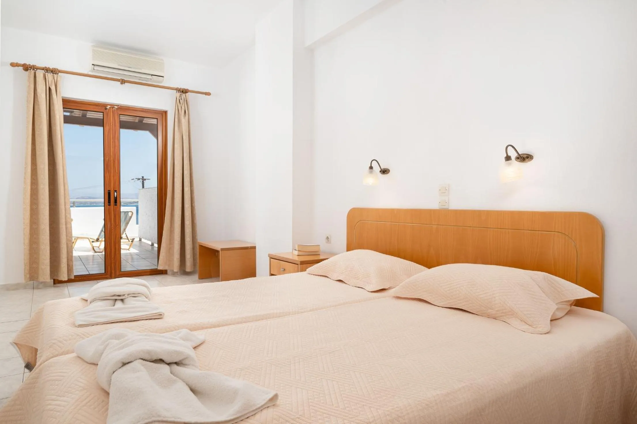 Bedroom, Bed in Adonis Hotel