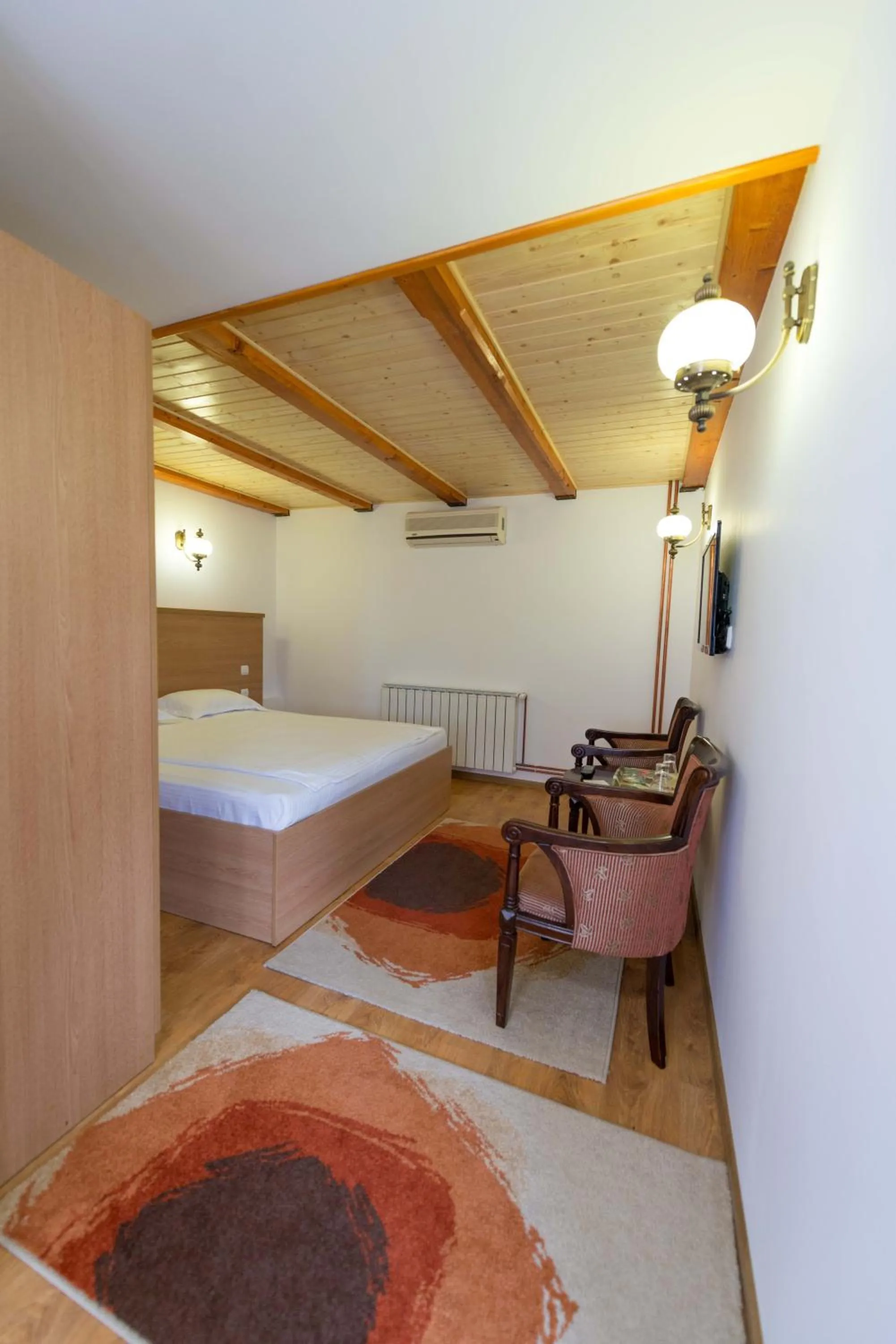 Photo of the whole room, Bed in Pensiunea Imperial