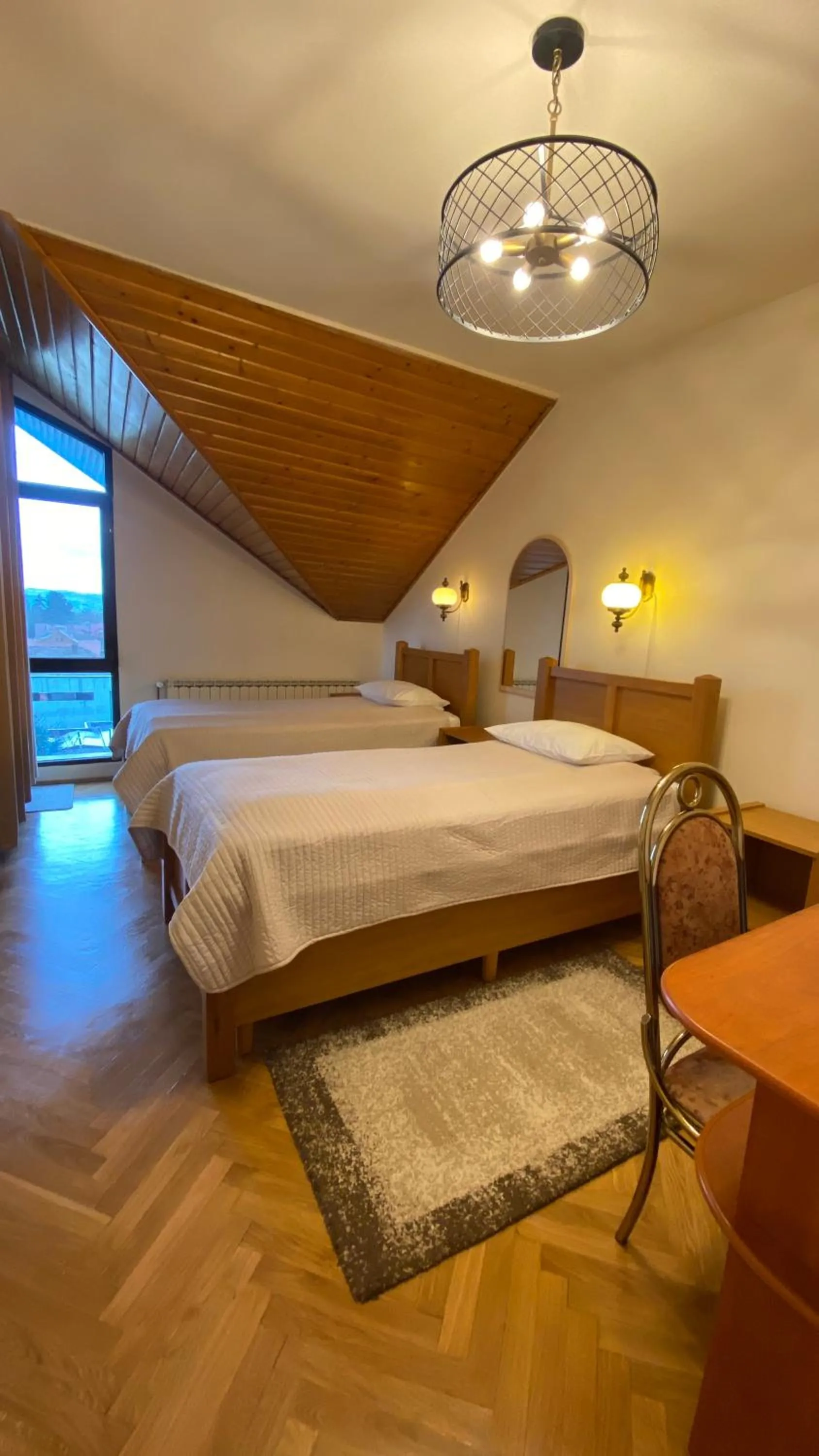 Bed in Pensiunea Imperial