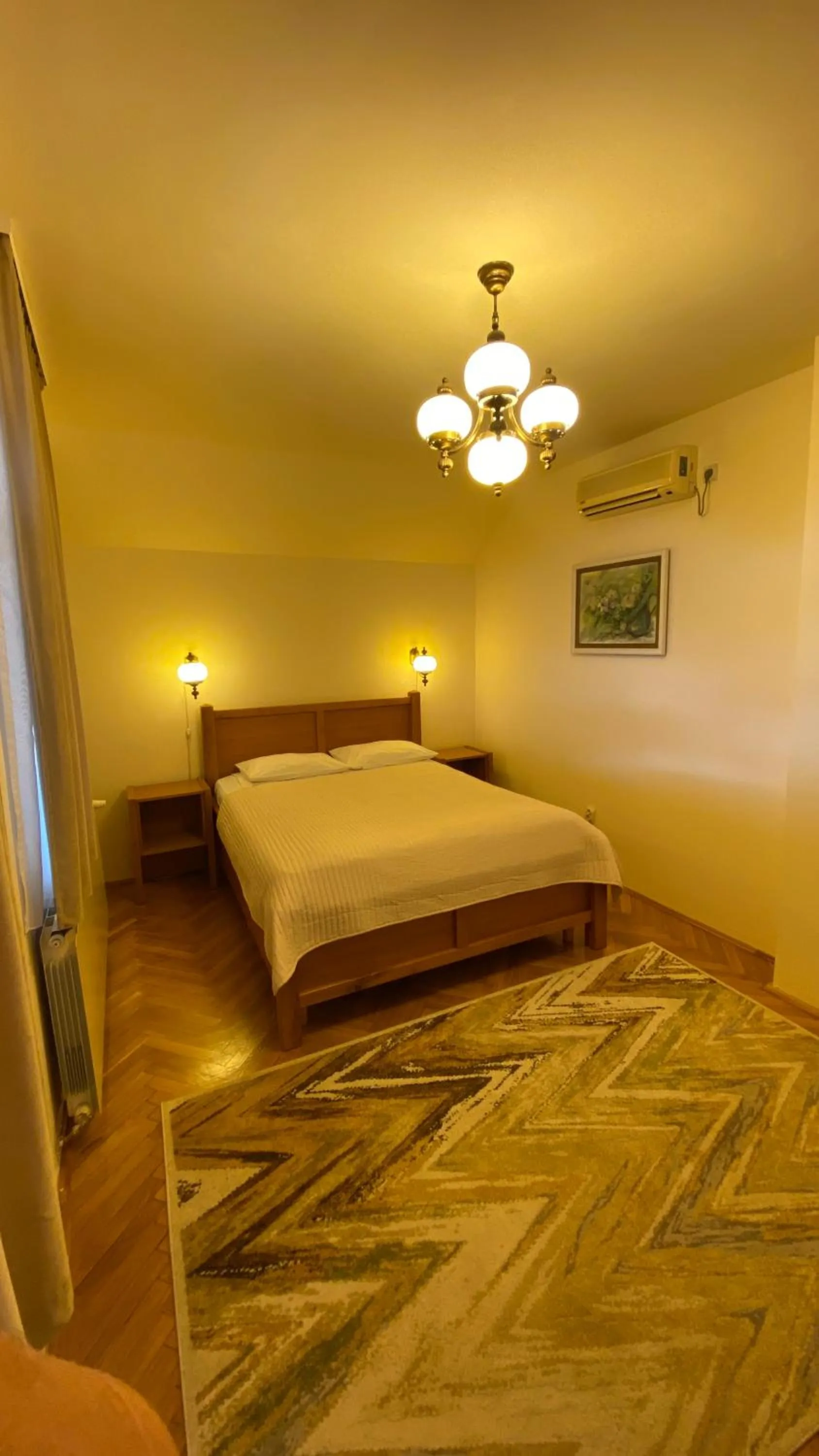 Bed in Pensiunea Imperial