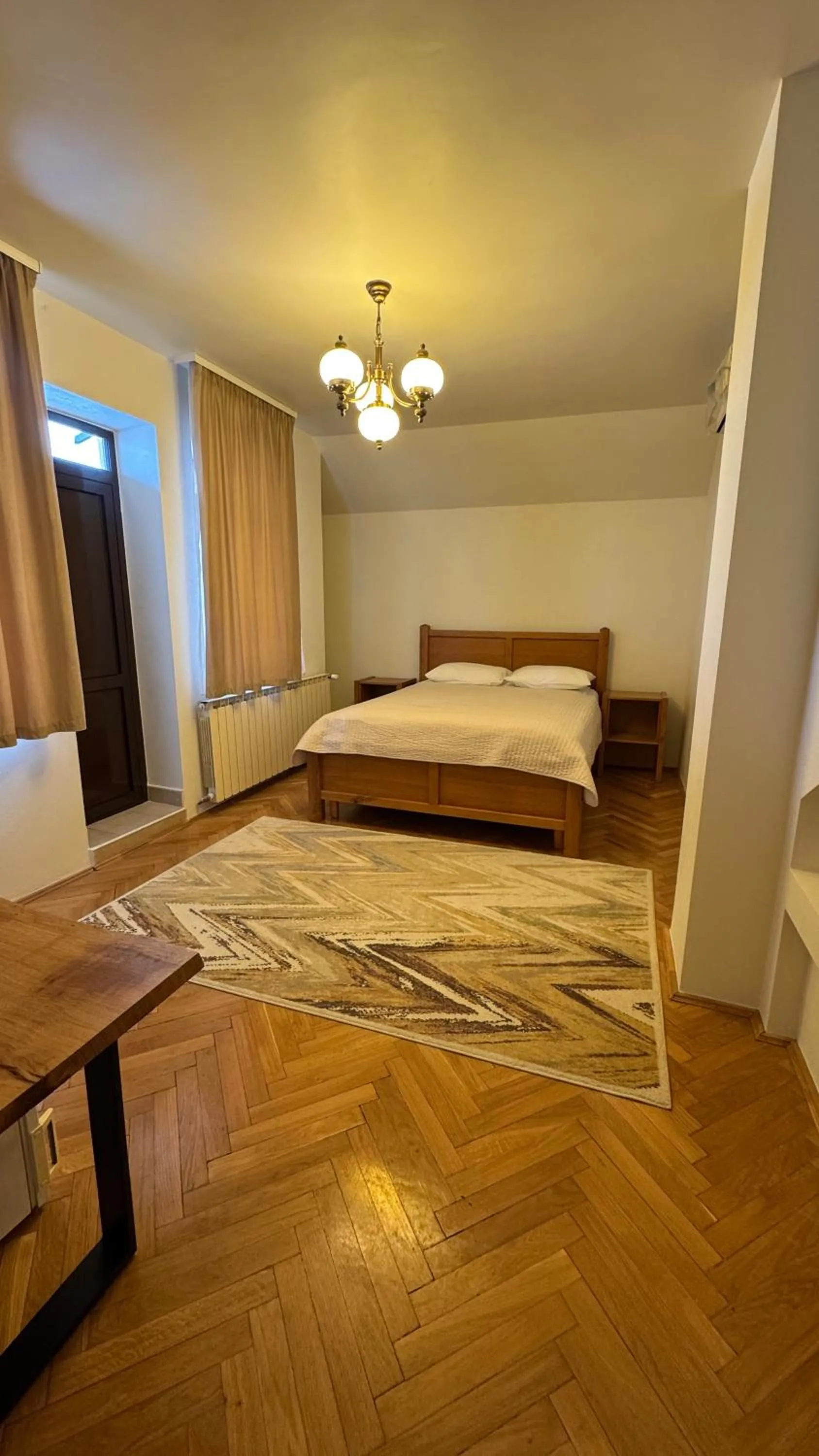 Bed in Pensiunea Imperial