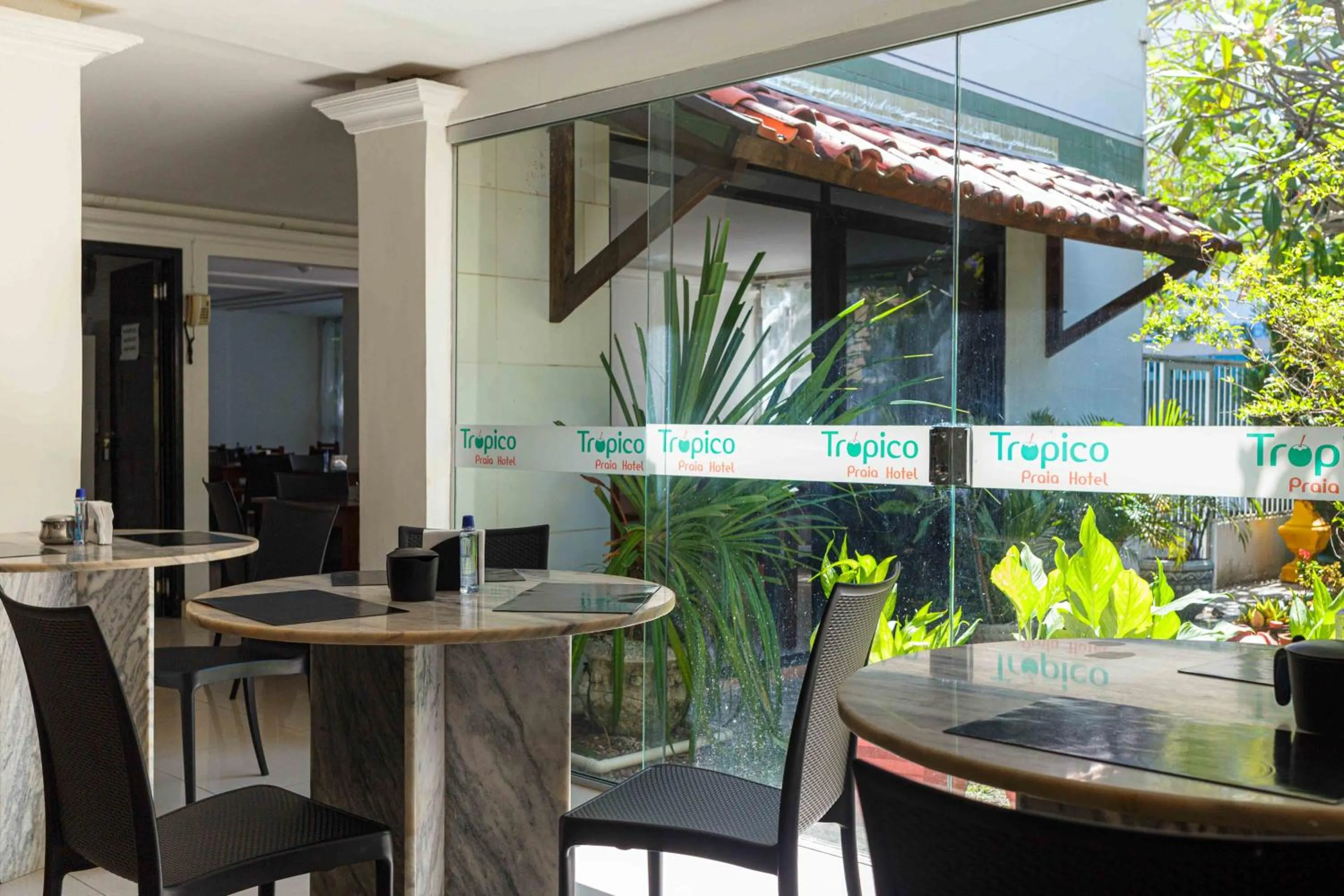 Restaurant/places to eat in Trópico Praia Hotel