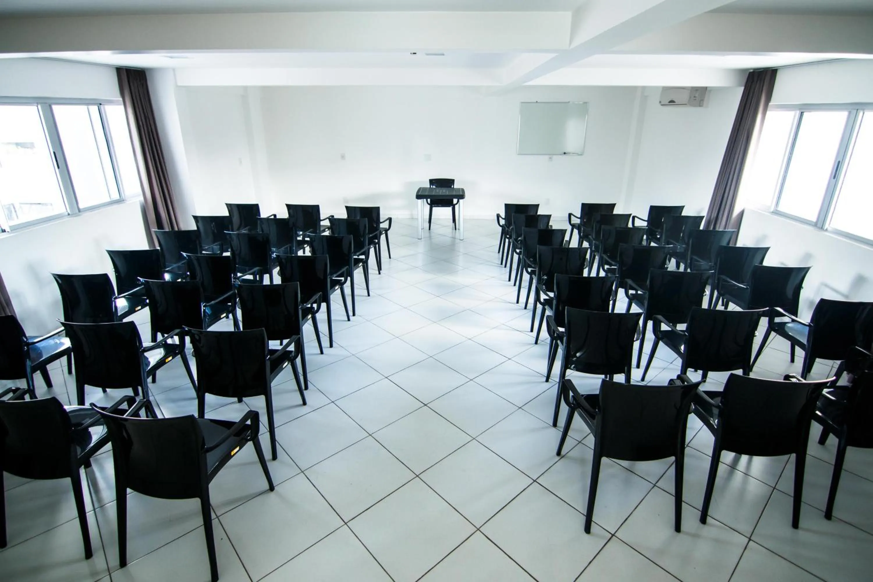 Meeting/conference room in Trópico Praia Hotel