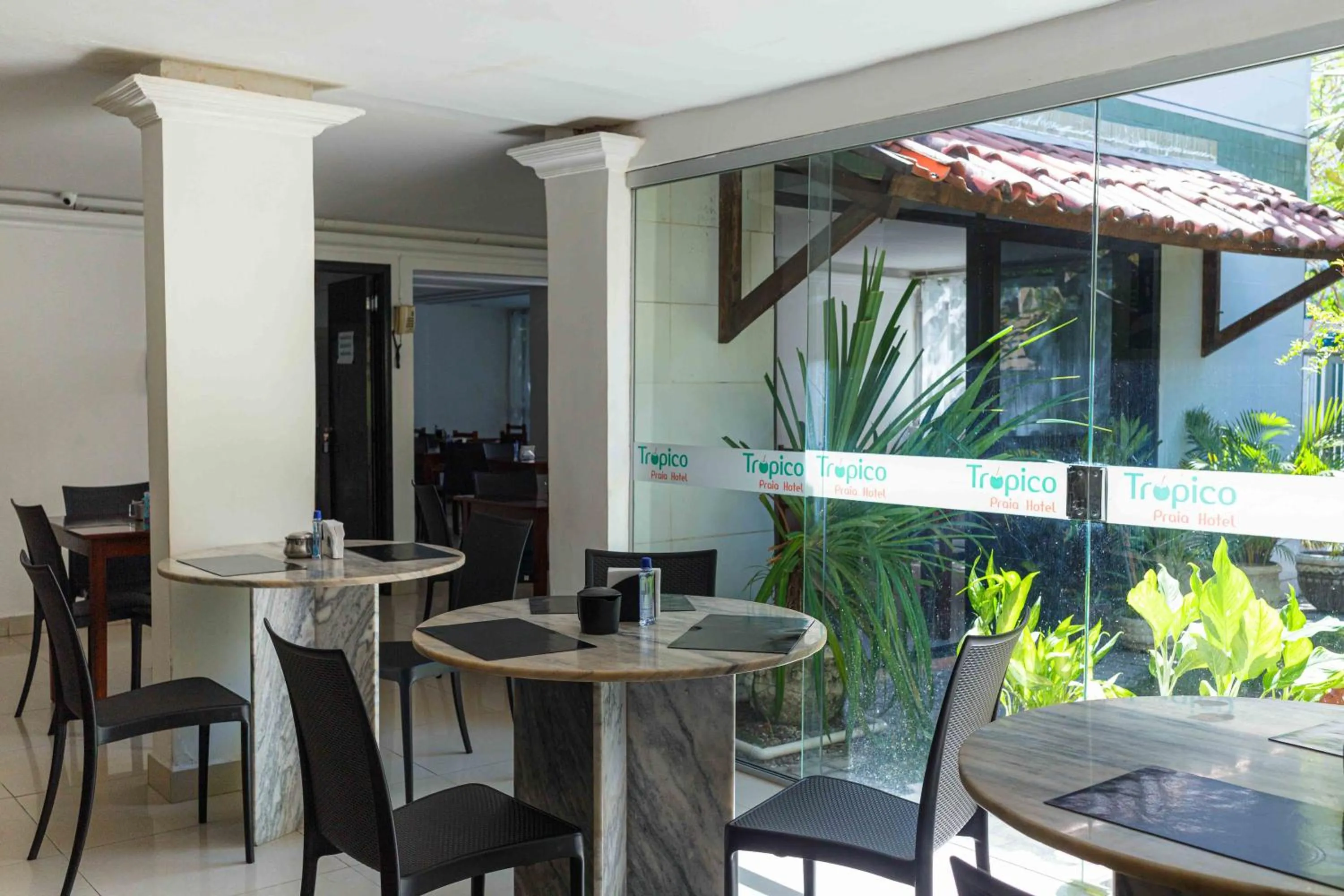 Restaurant/places to eat in Trópico Praia Hotel