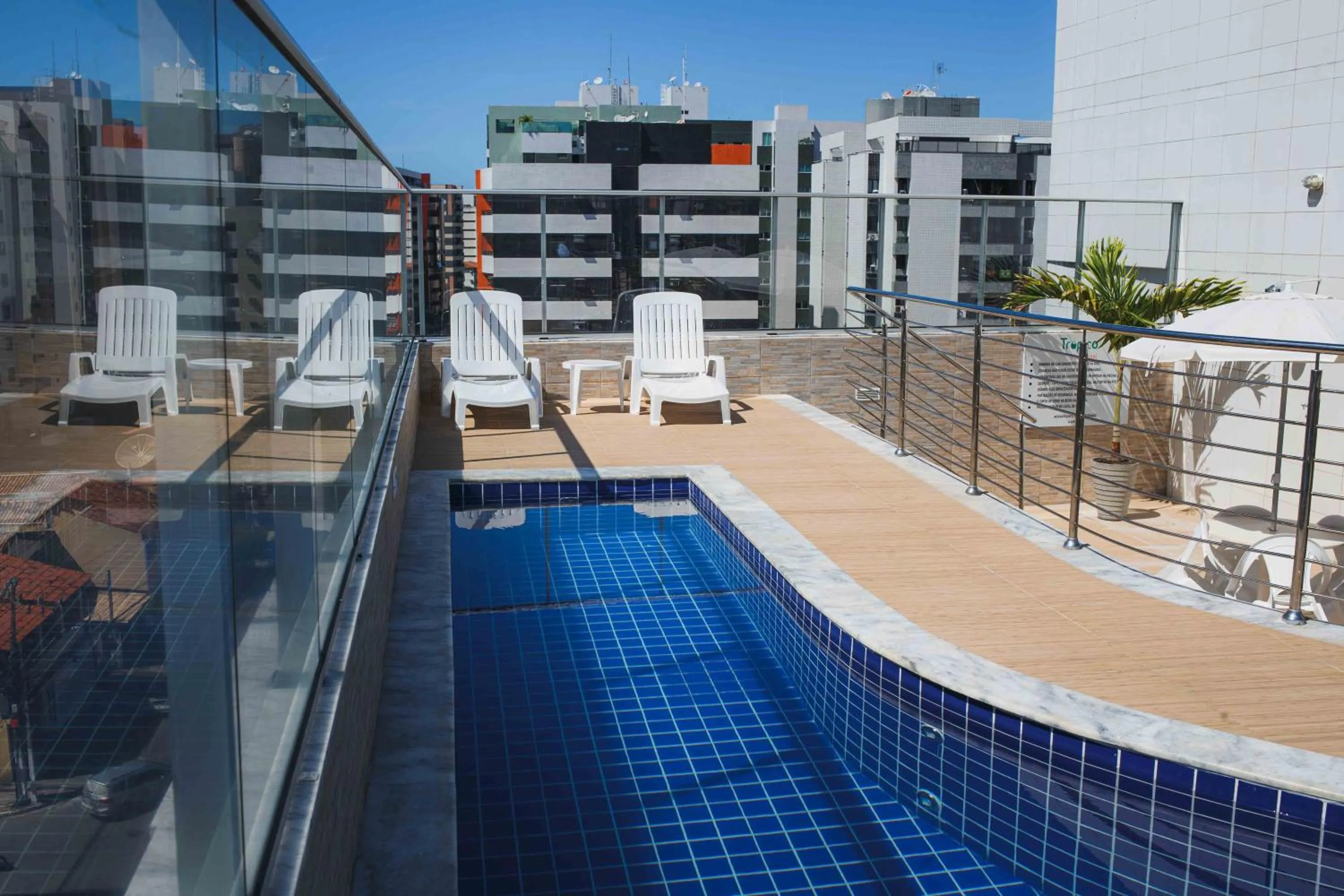 Pool view in Trópico Praia Hotel