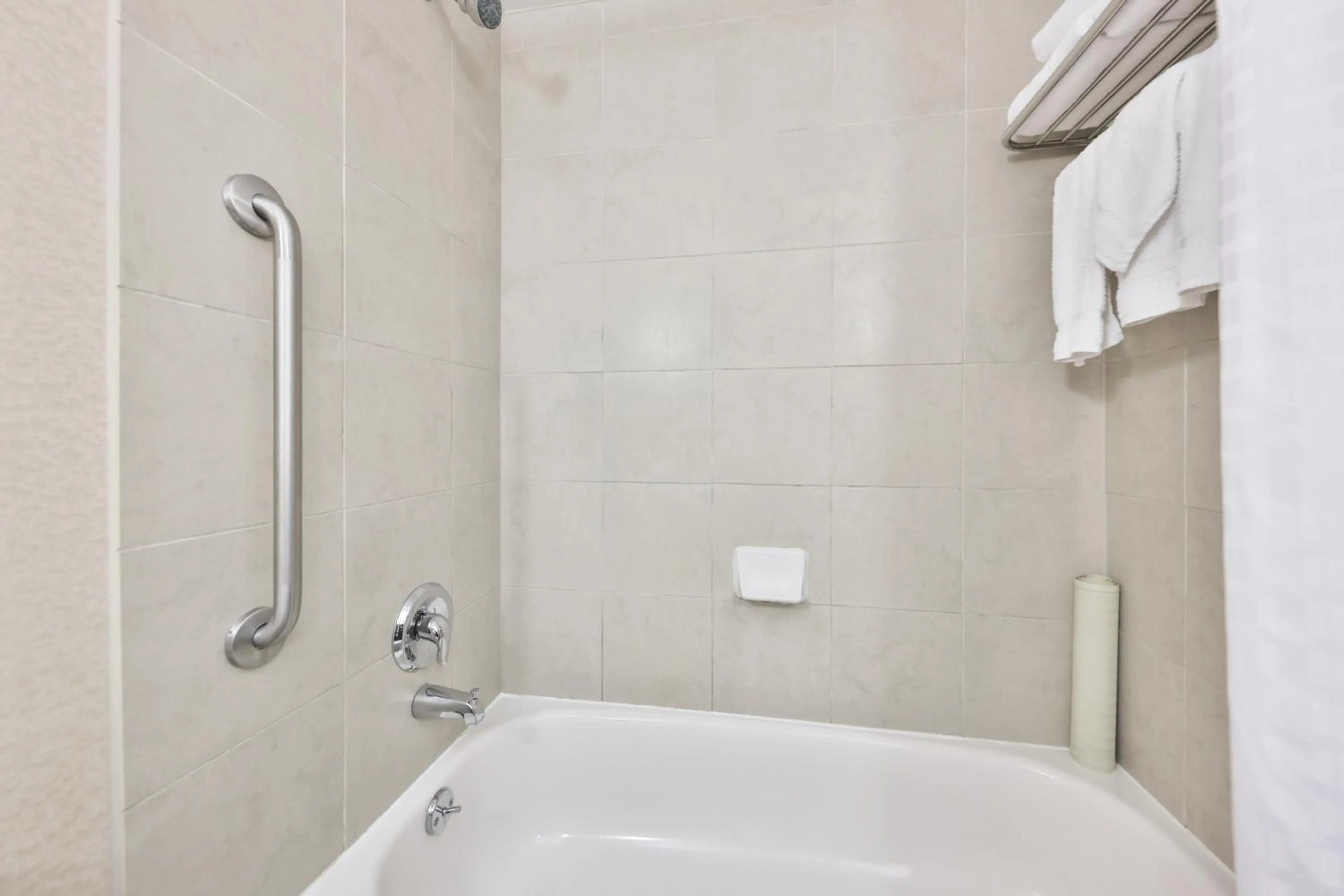 Bathroom in Admiral Inn Mississauga