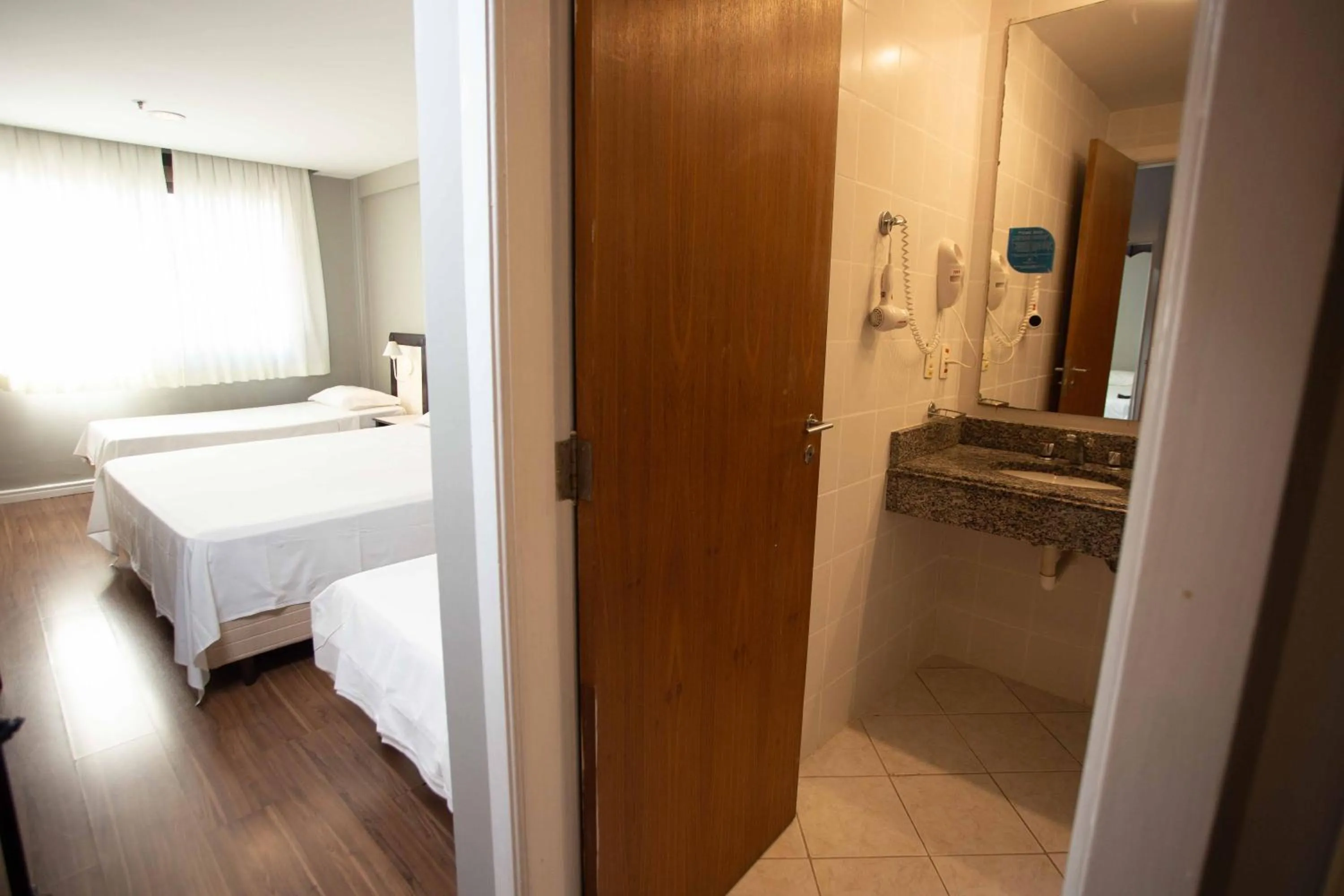 Bathroom, Bed in Master Express Alberto Bins - 200 metros do Hospital Santa Casa