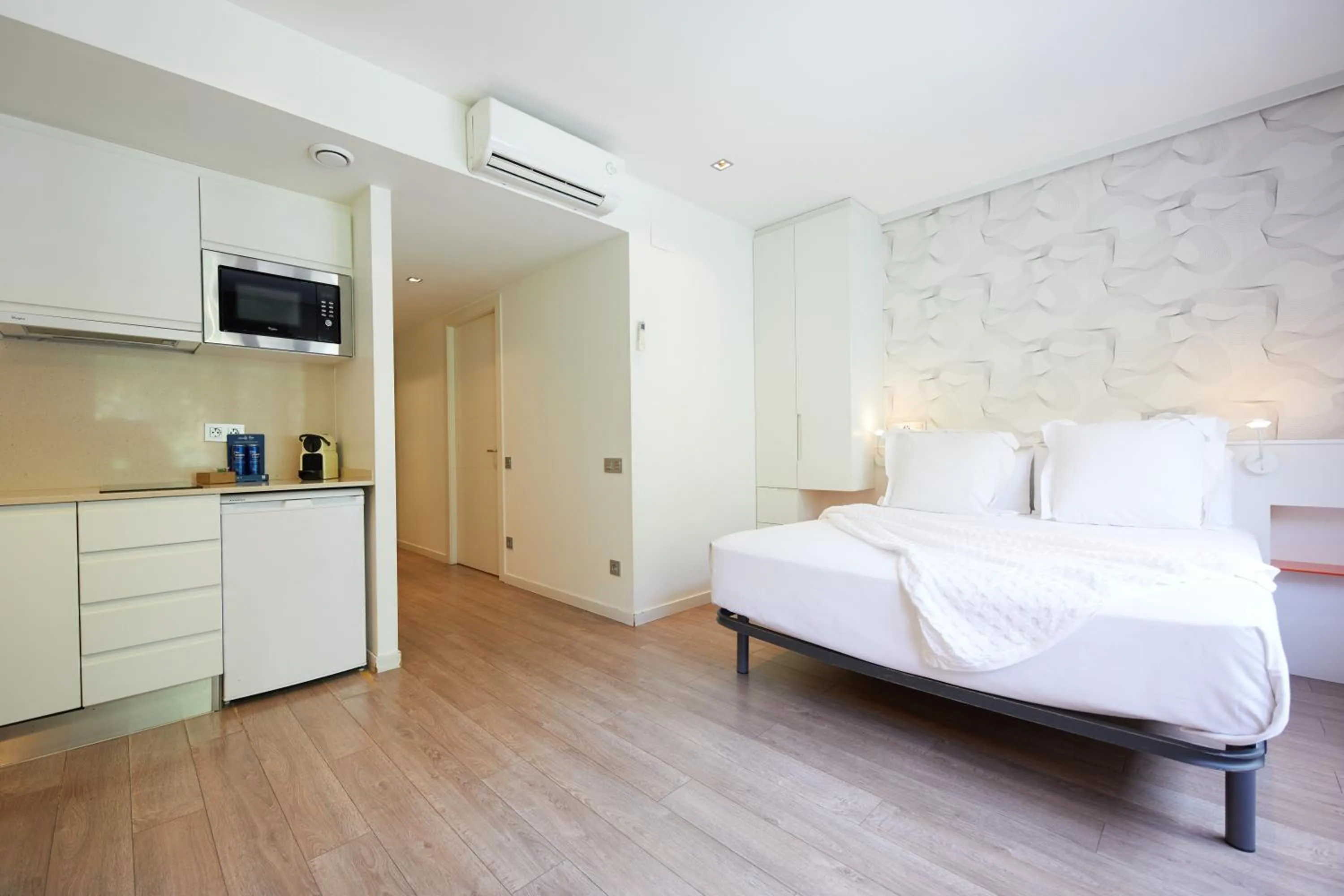 Bed in Apart-Suites Hostemplo