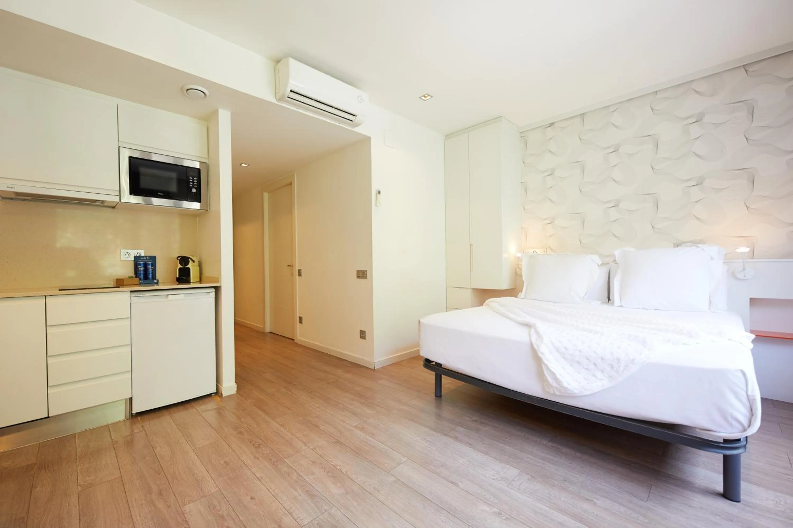 Bed in Apart-Suites Hostemplo