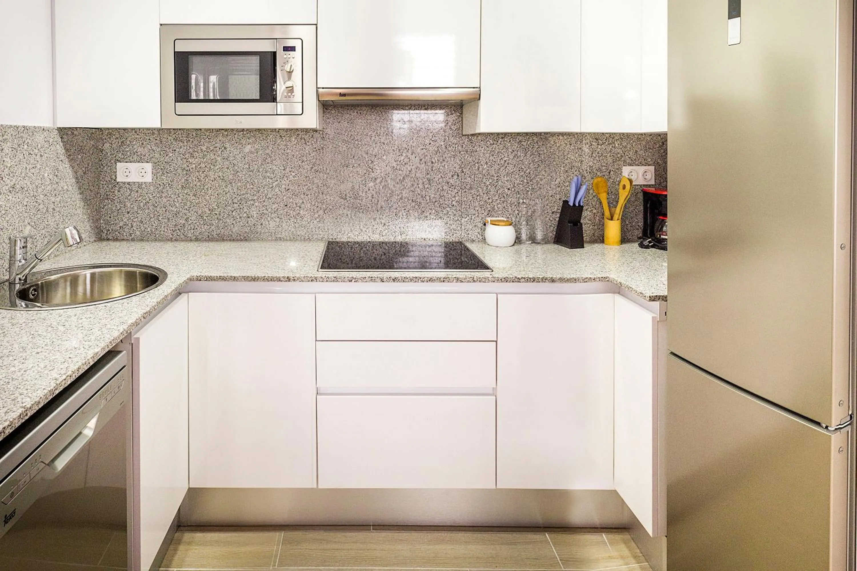 Kitchen or kitchenette in Apart-Suites Hostemplo