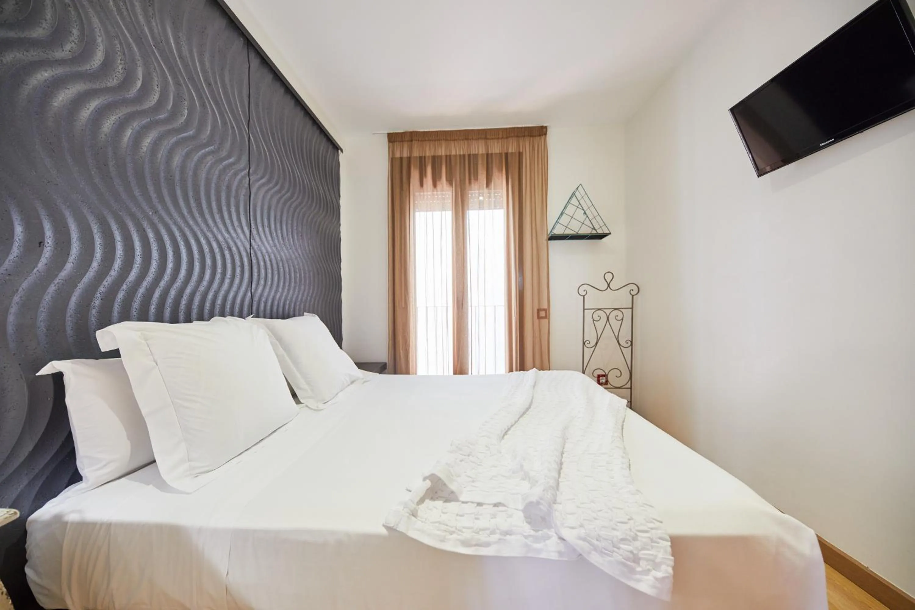 Bed in Apart-Suites Hostemplo