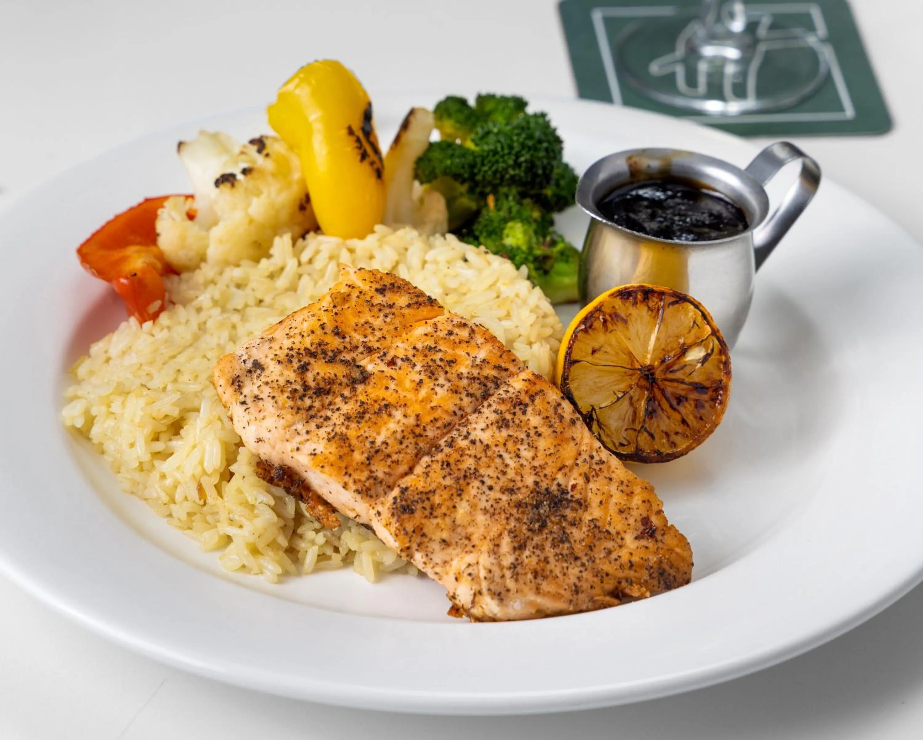 Restaurant/places to eat in Holiday Inn Ottawa East by IHG