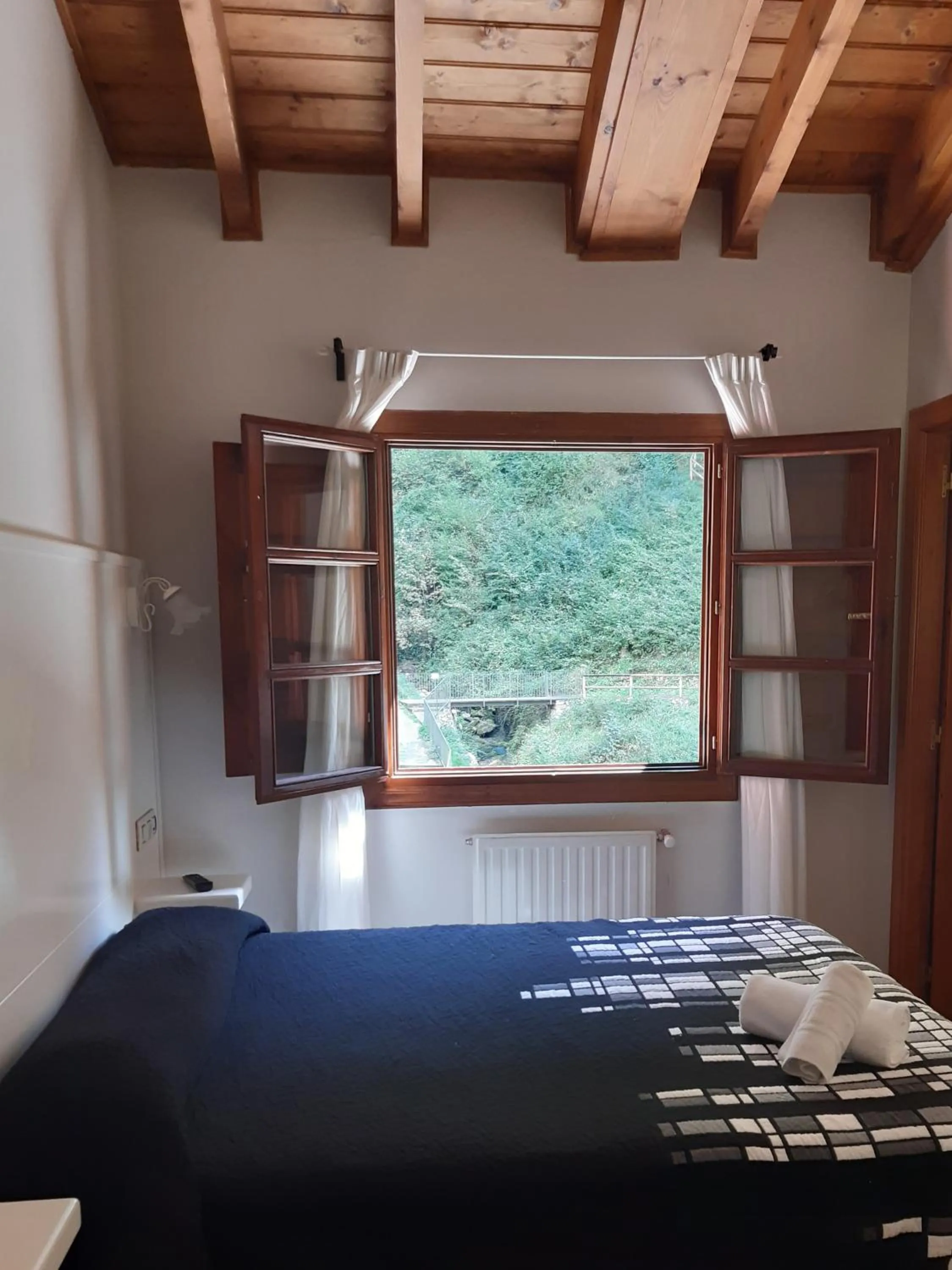 Bedroom, Bed in Hotel Puente Vidosa