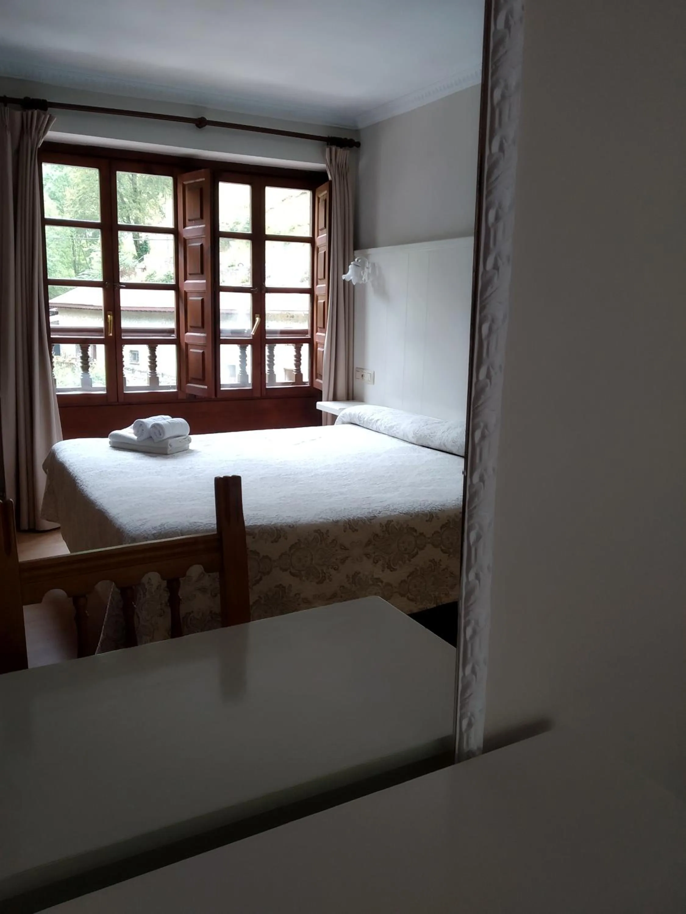 Bedroom, Bed in Hotel Puente Vidosa