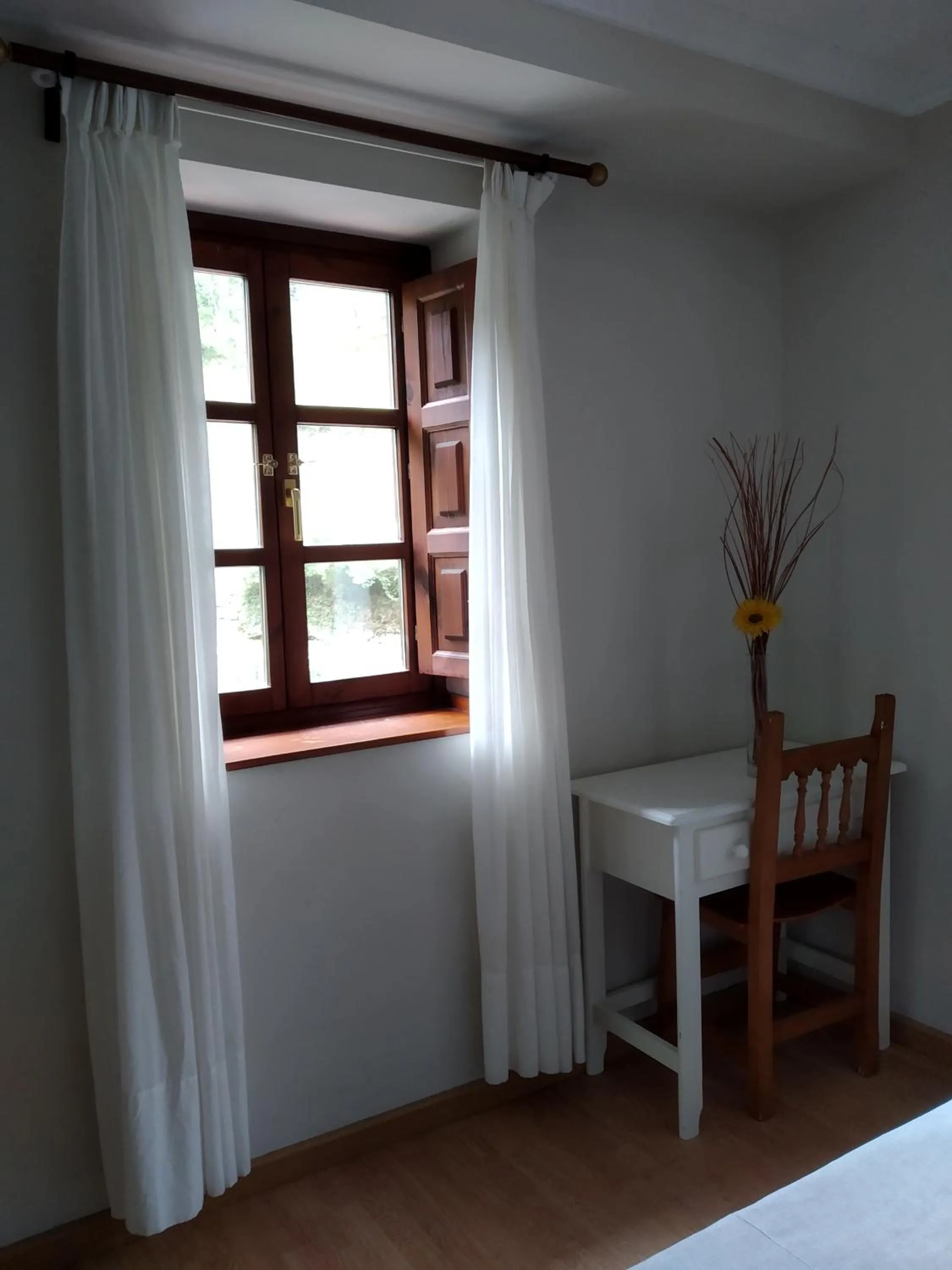 Bedroom in Hotel Puente Vidosa