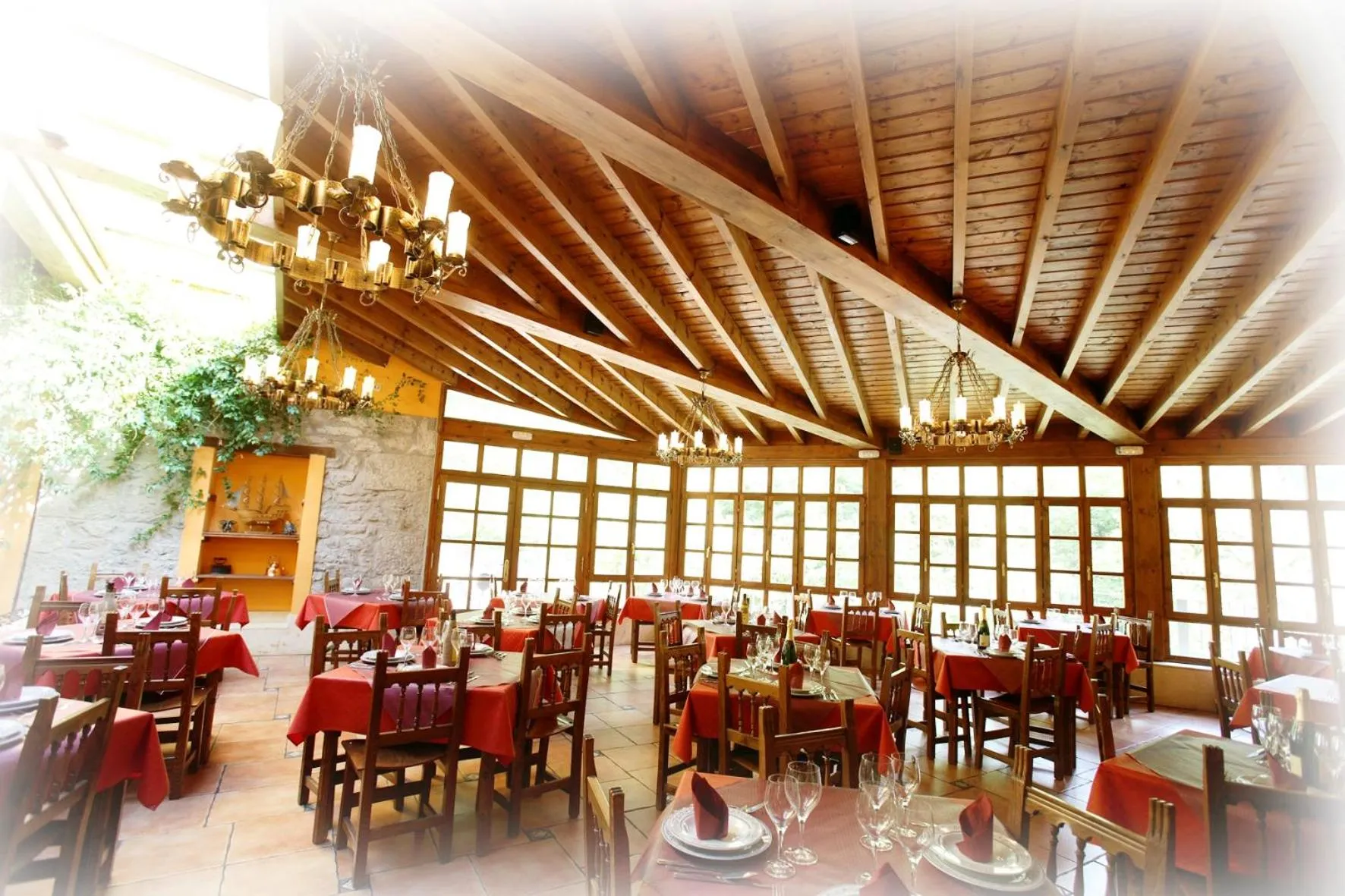Restaurant/places to eat in Hotel Puente Vidosa