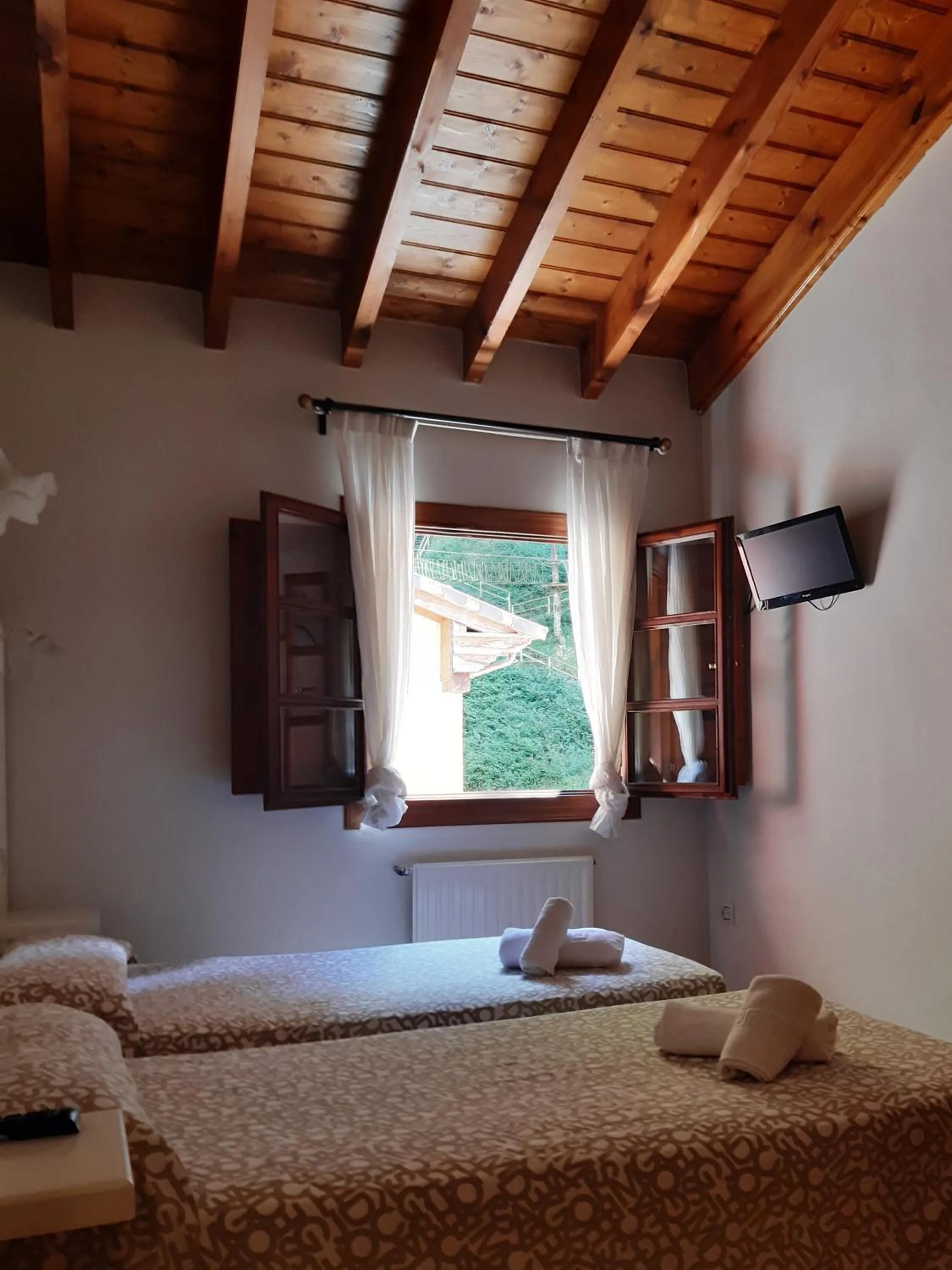 Bedroom, Bed in Hotel Puente Vidosa