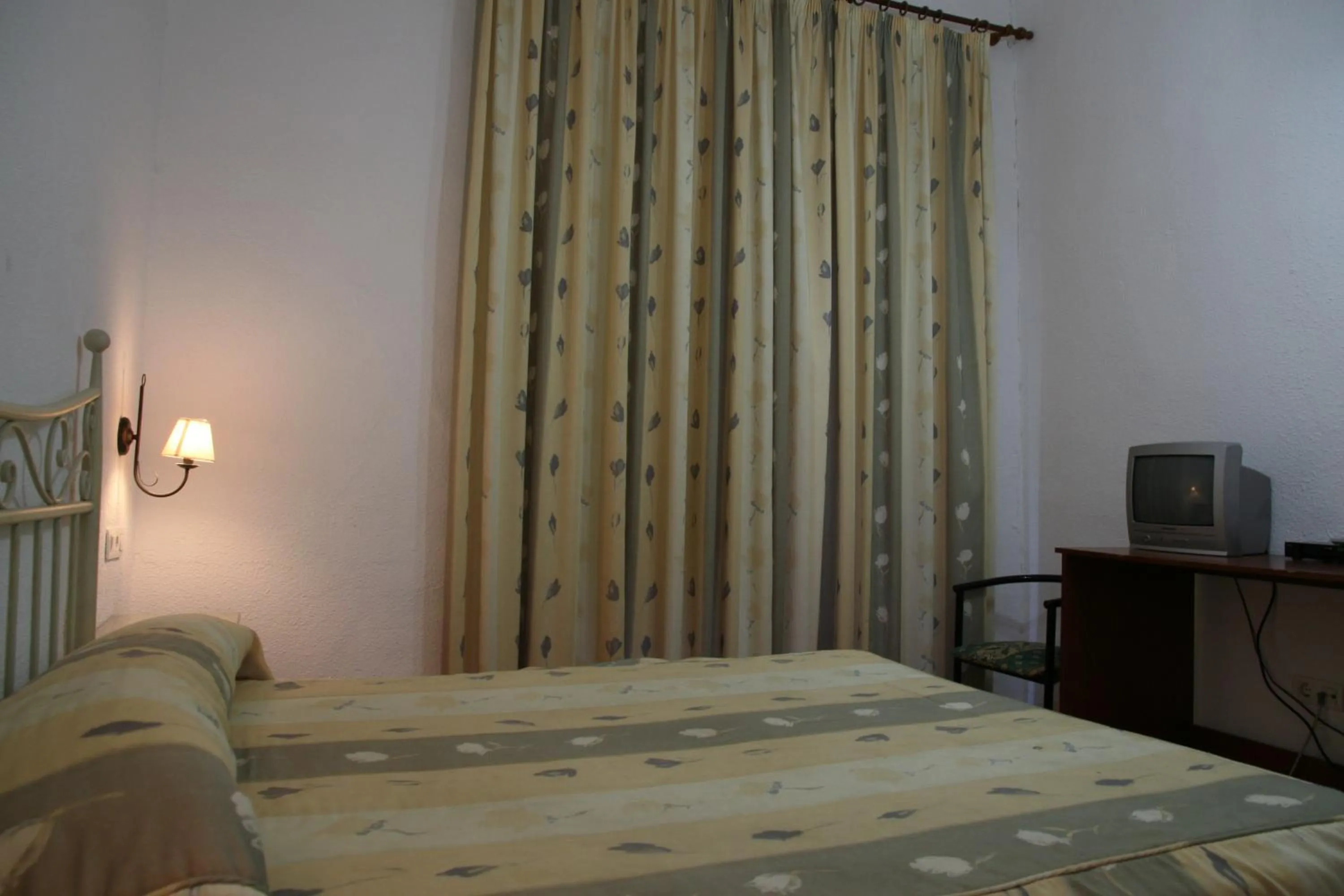 Photo of the whole room, Bed in Pensión San Joaquín