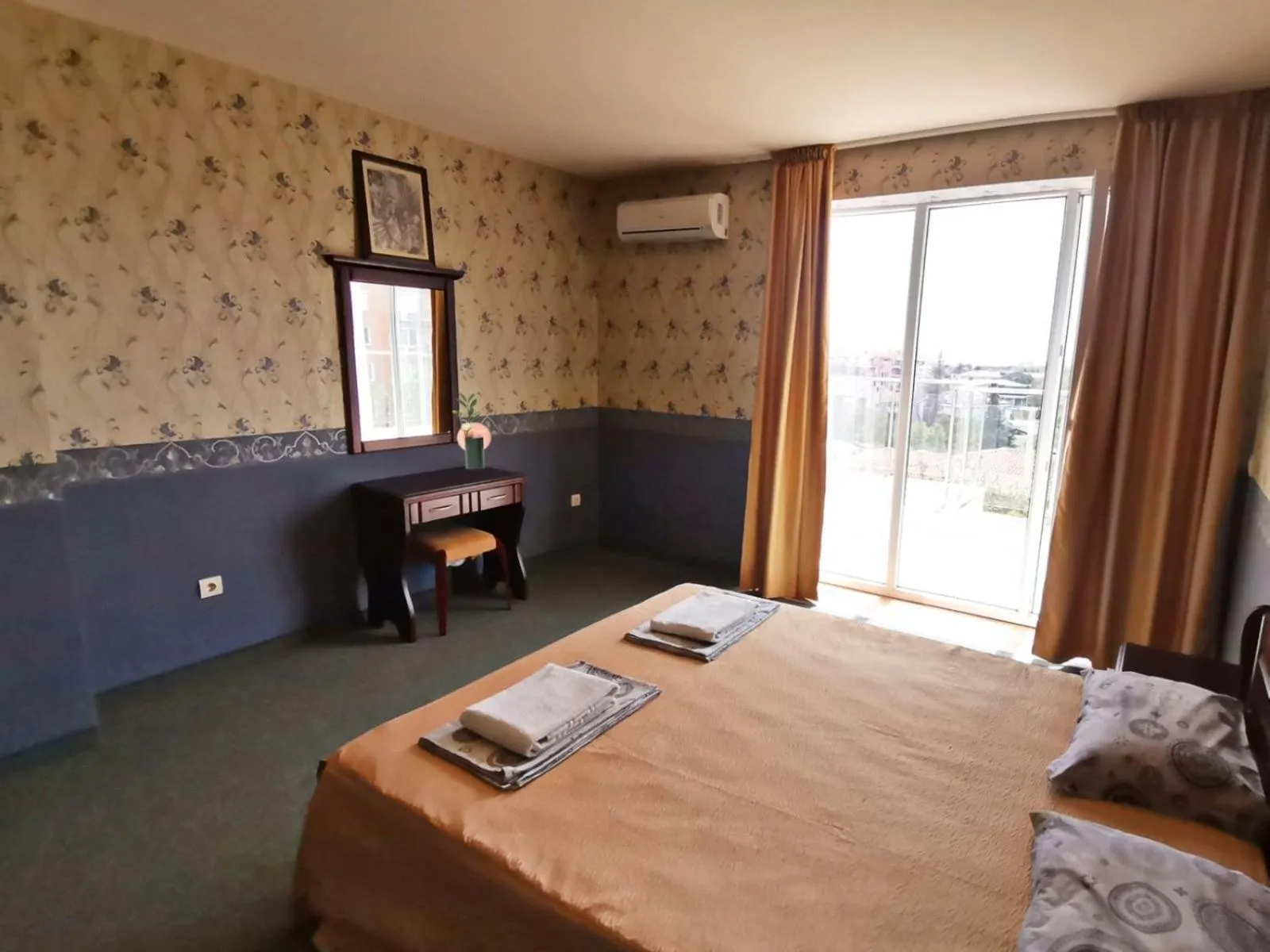 Bed in Twins Palace ApartHotel