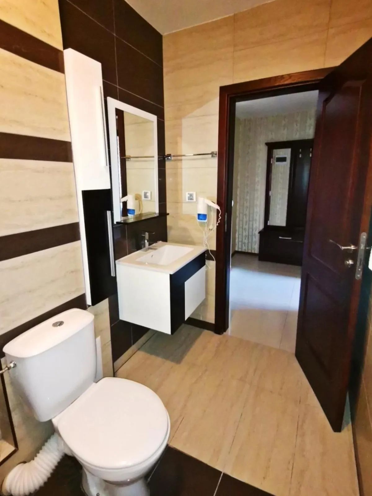 Toilet in Twins Palace ApartHotel