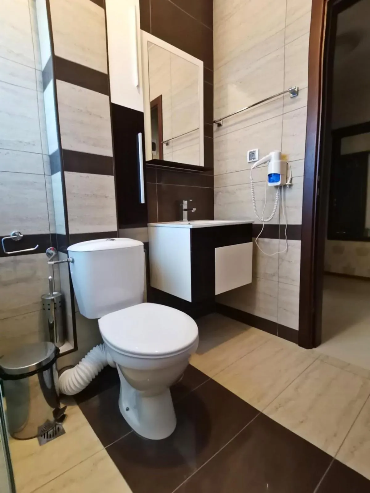 Shower in Twins Palace ApartHotel