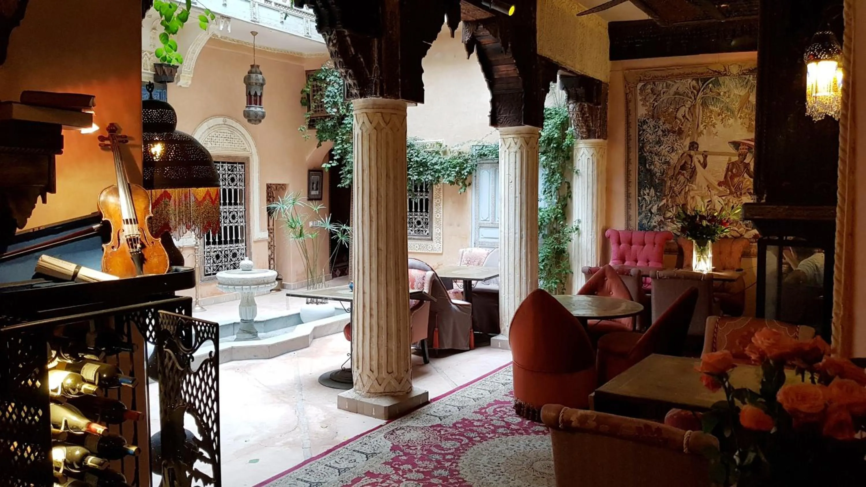 Restaurant/places to eat in Riad Armelle