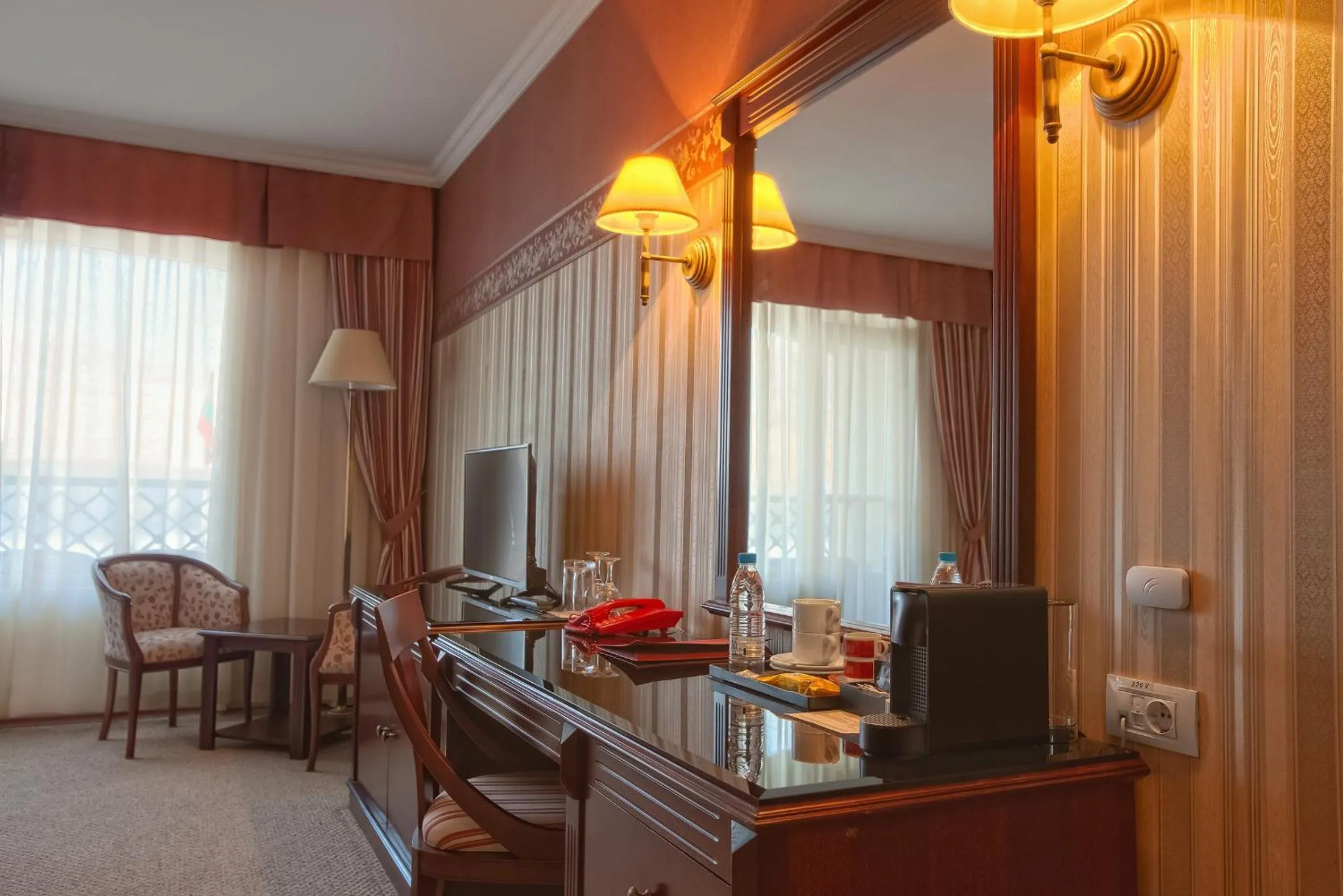 Coffee/tea facilities in Drustar Hotel