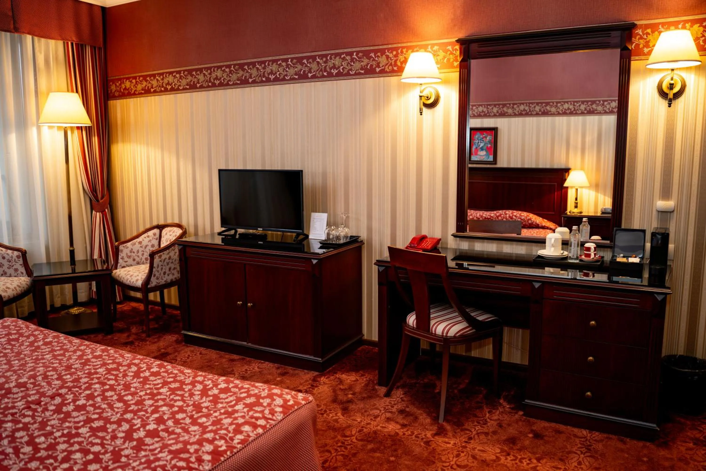 Photo of the whole room, Bed in Drustar Hotel