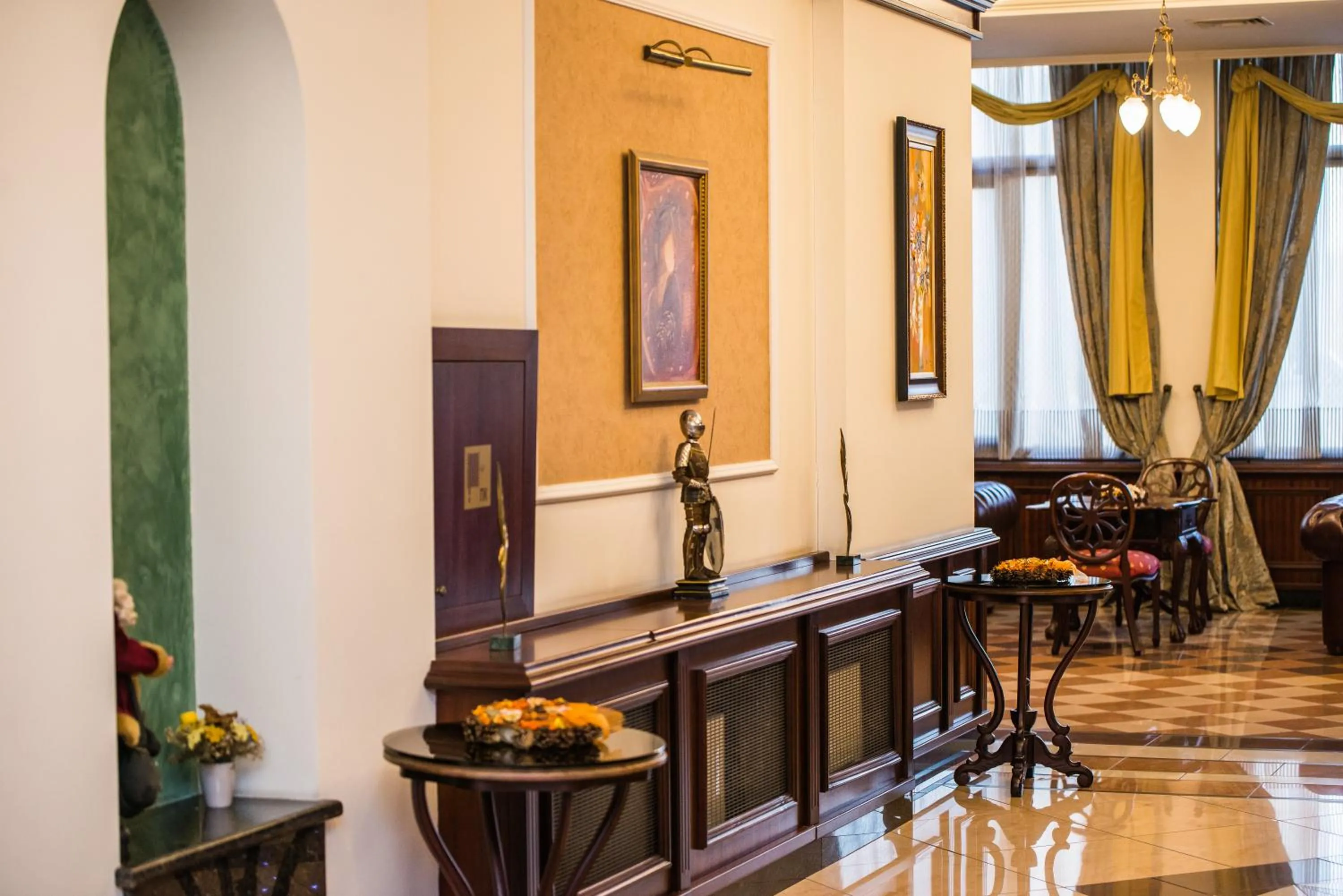 Seating area in Drustar Hotel