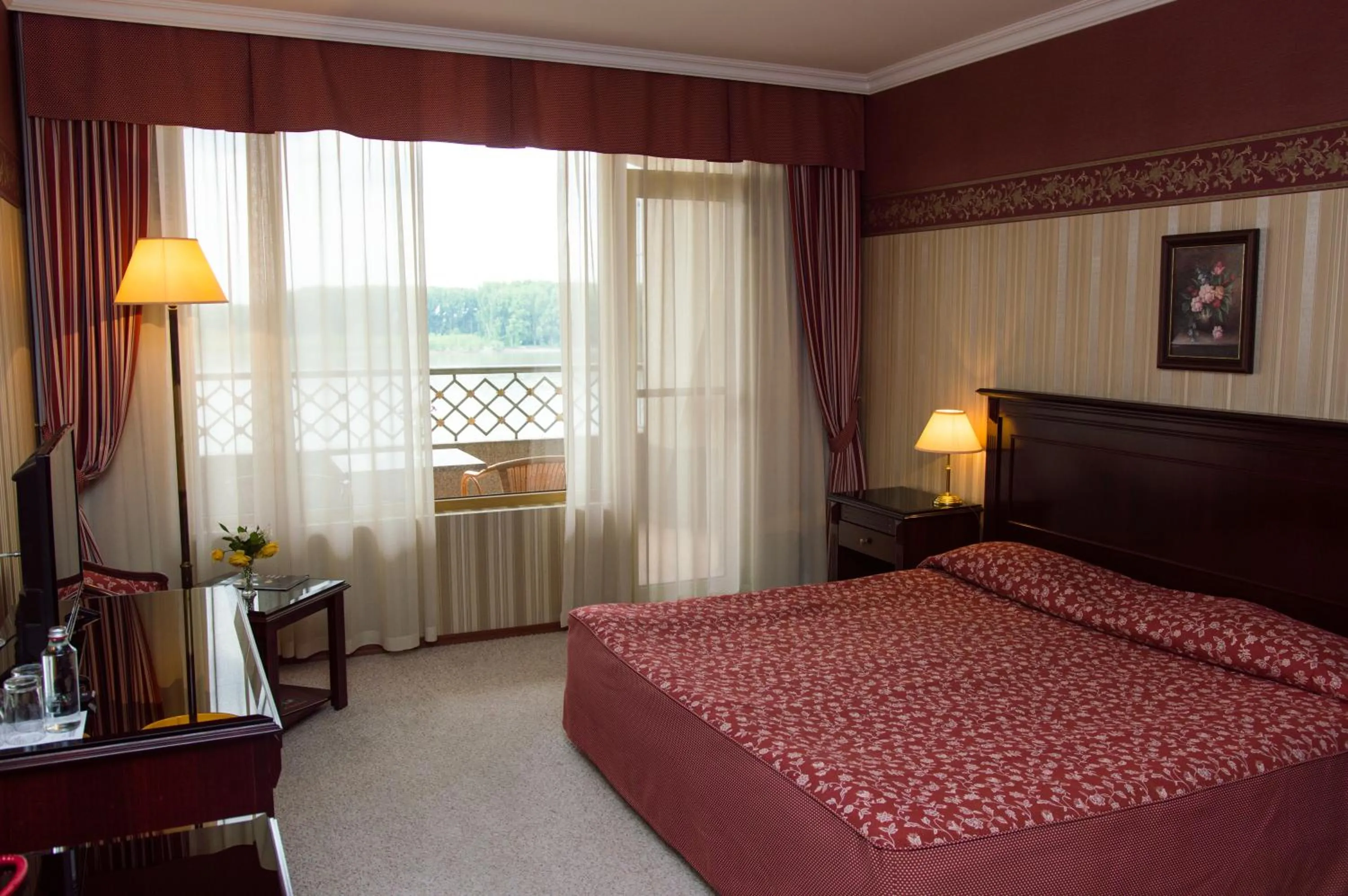 Photo of the whole room, Bed in Drustar Hotel