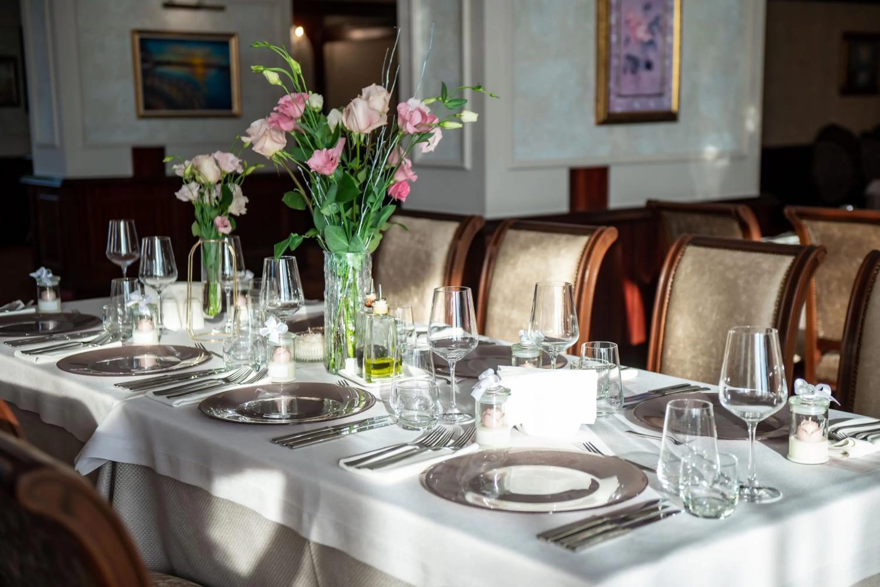 Restaurant/places to eat in Drustar Hotel