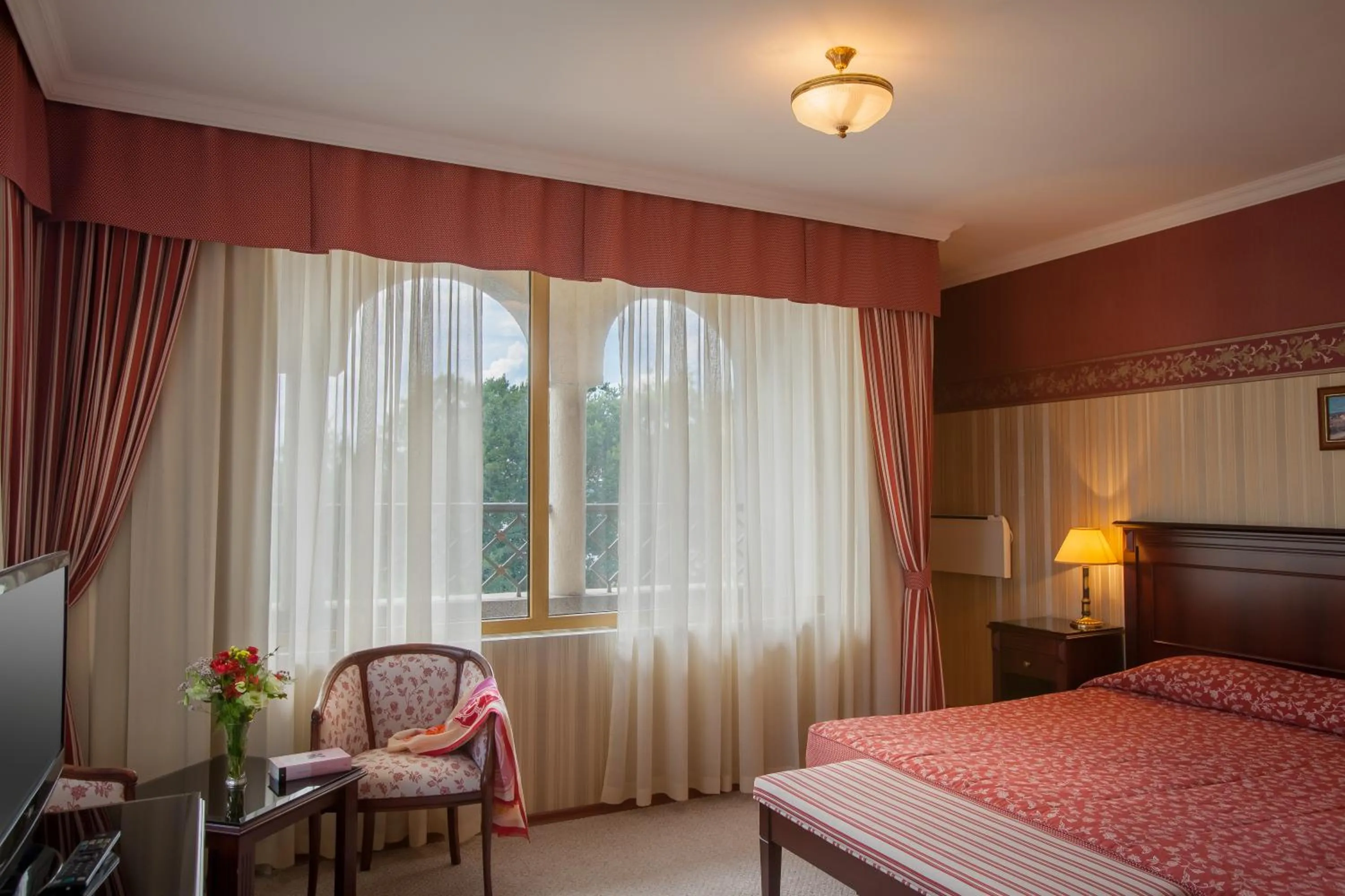 Garden view, Bed in Drustar Hotel