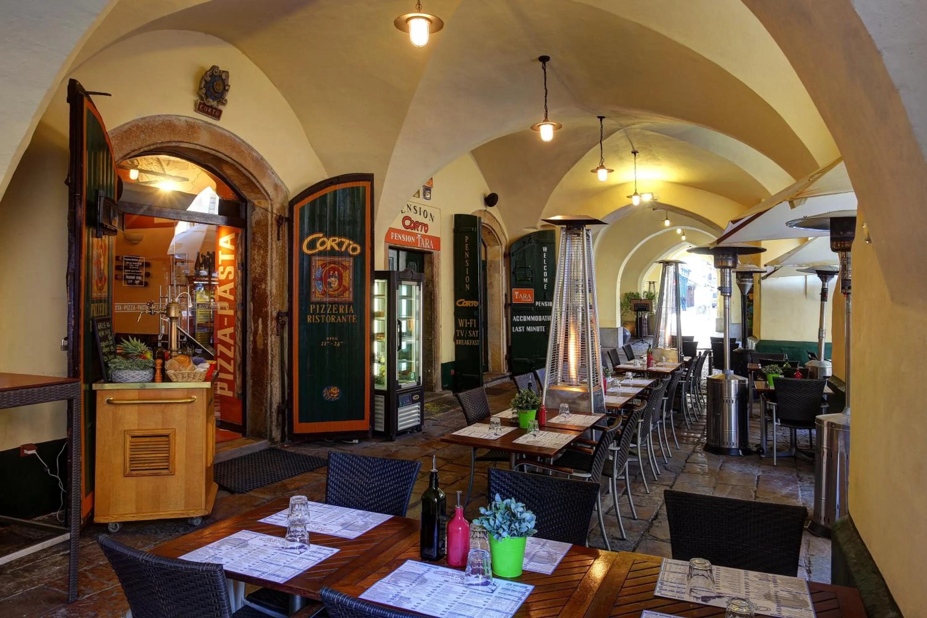 Restaurant/places to eat in Residence Corto Old Town