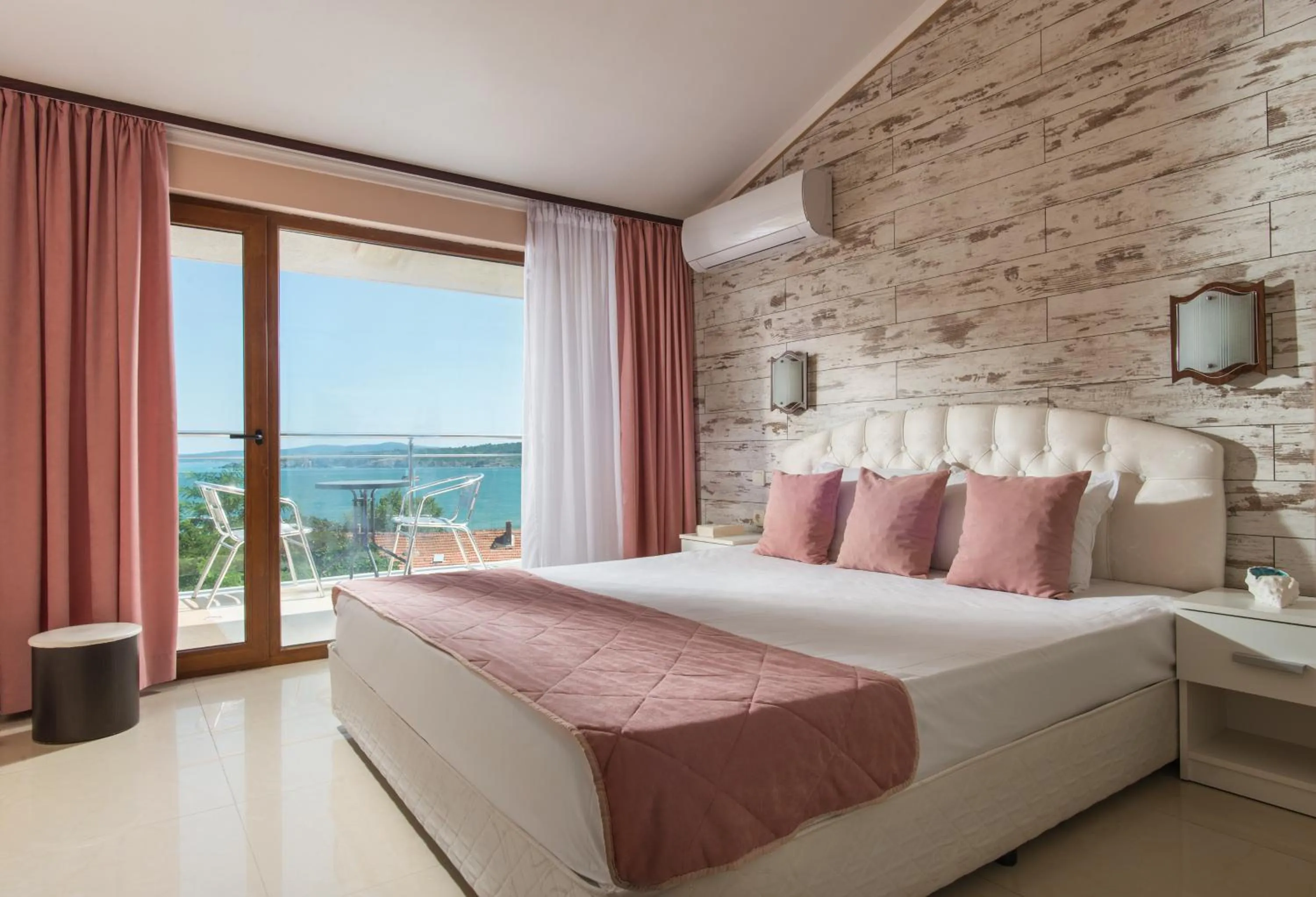 Bed in Семеен хотел Golden Place