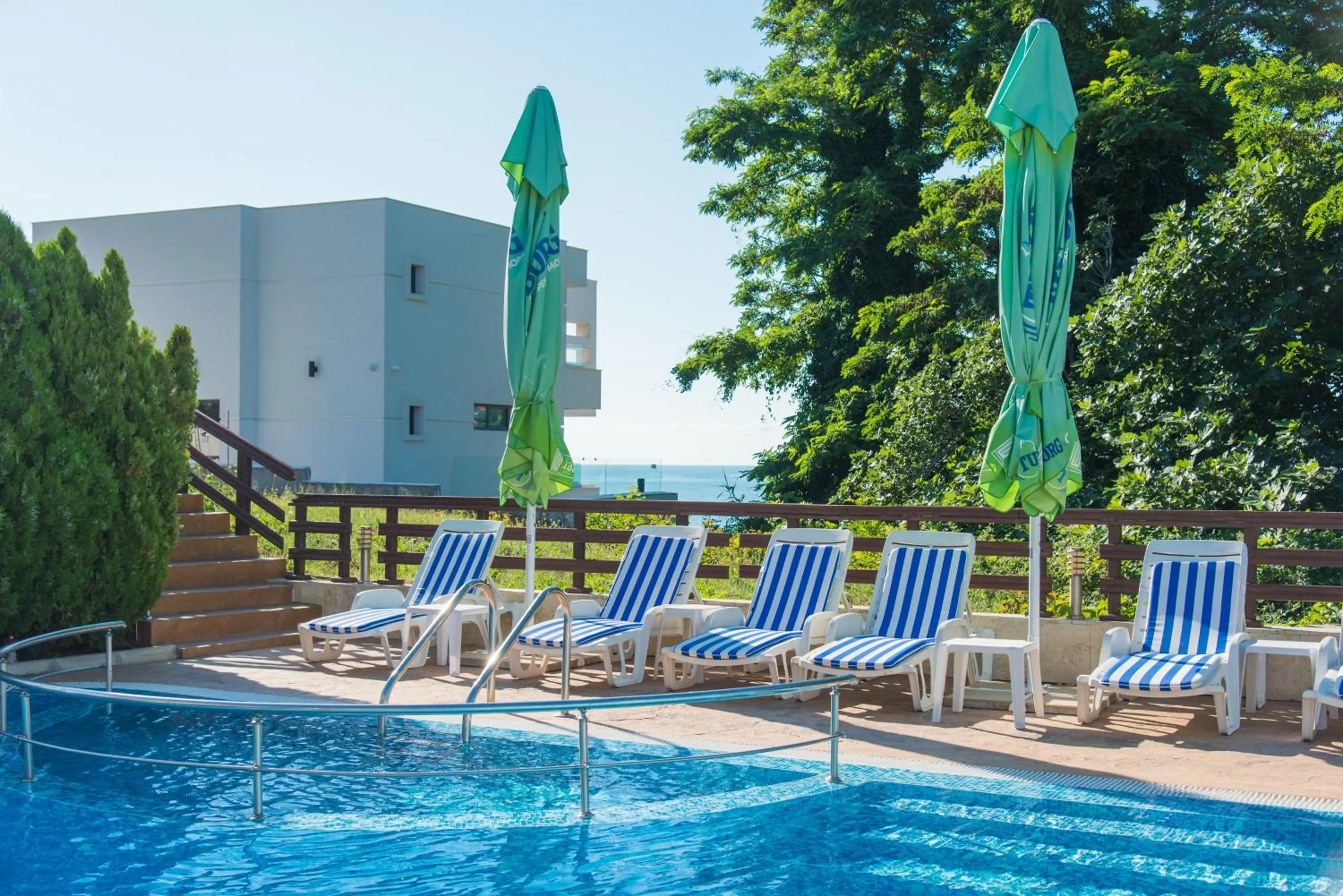 Семеен хотел Golden Place