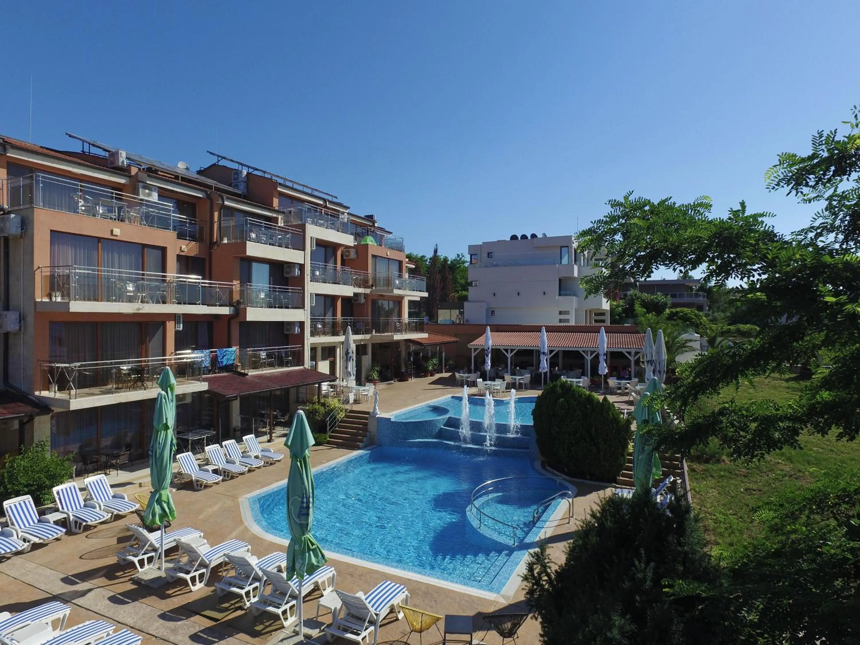 Семеен хотел Golden Place