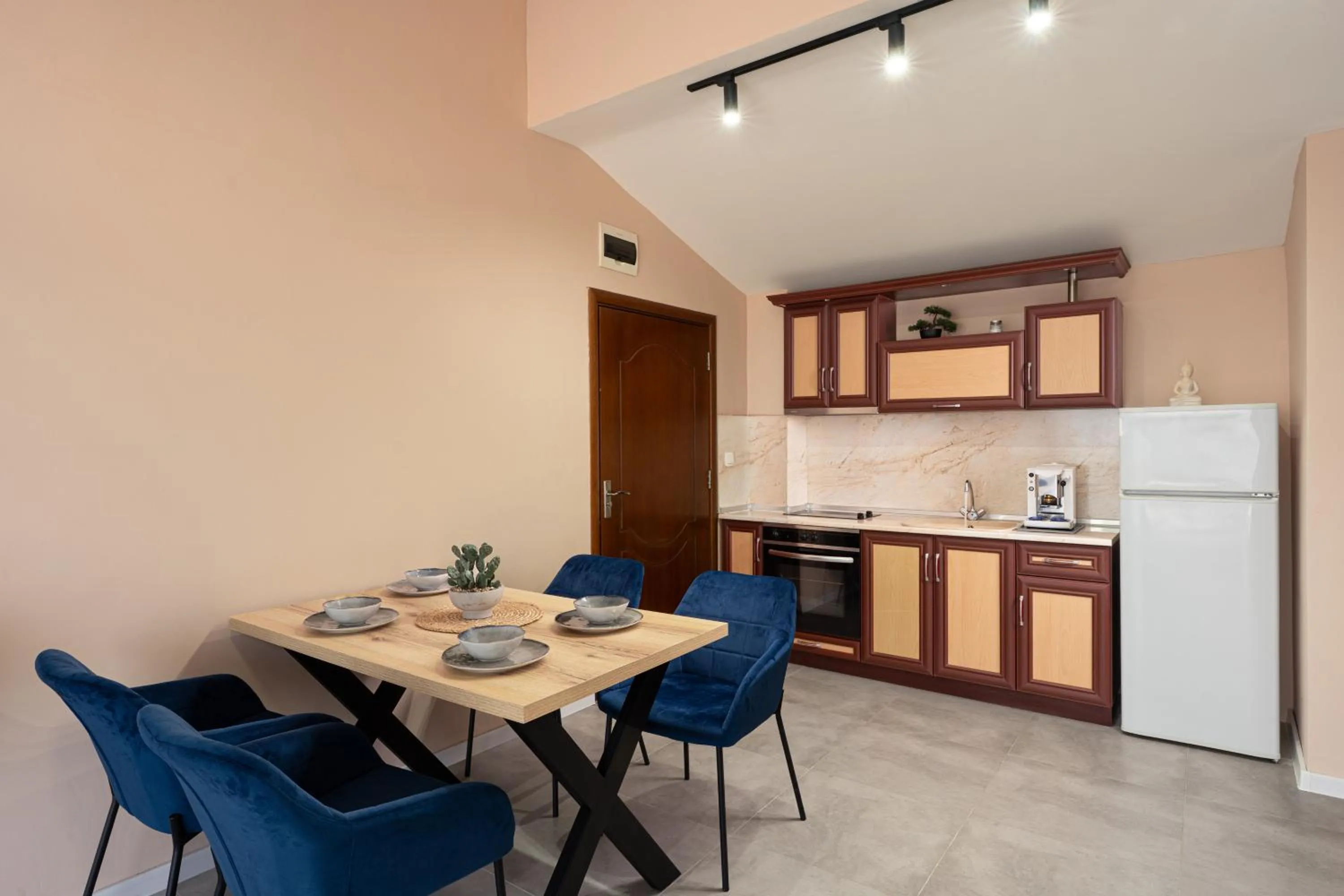 Семеен хотел Golden Place