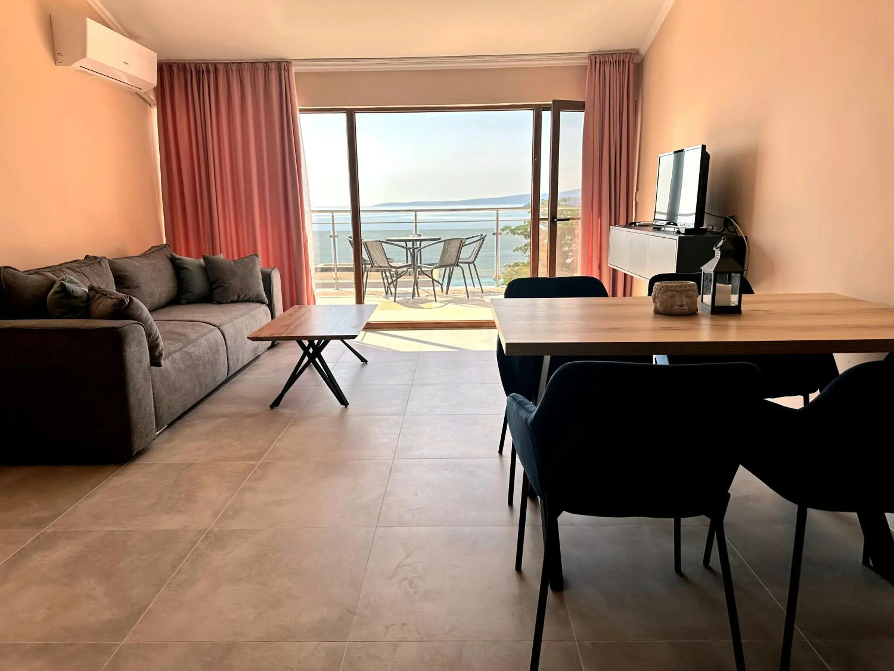 Two-Bedroom Deluxe Apartment in Семеен хотел Golden Place Two-Bedroom Deluxe Apartment in Семеен хотел Golden Place