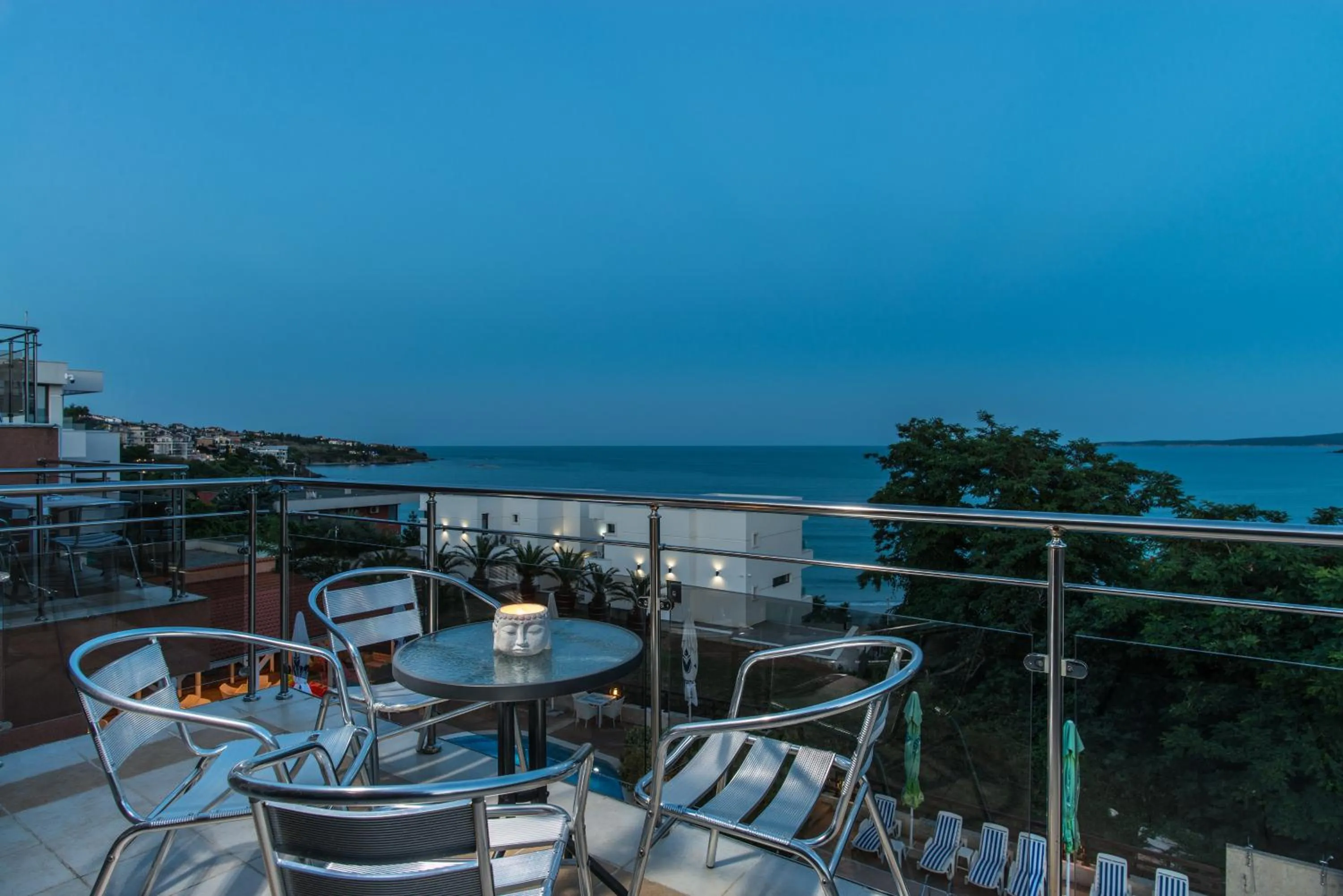 Семеен хотел Golden Place