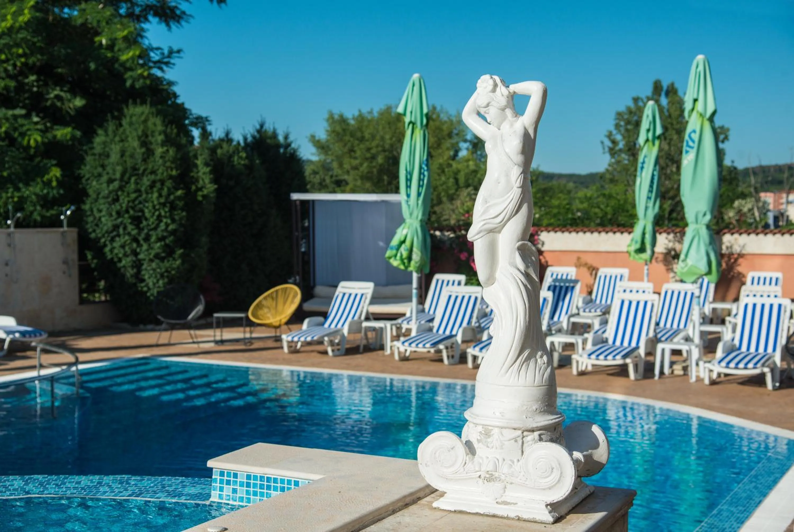 Семеен хотел Golden Place