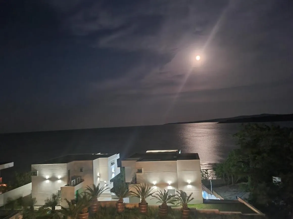 Семеен хотел Golden Place