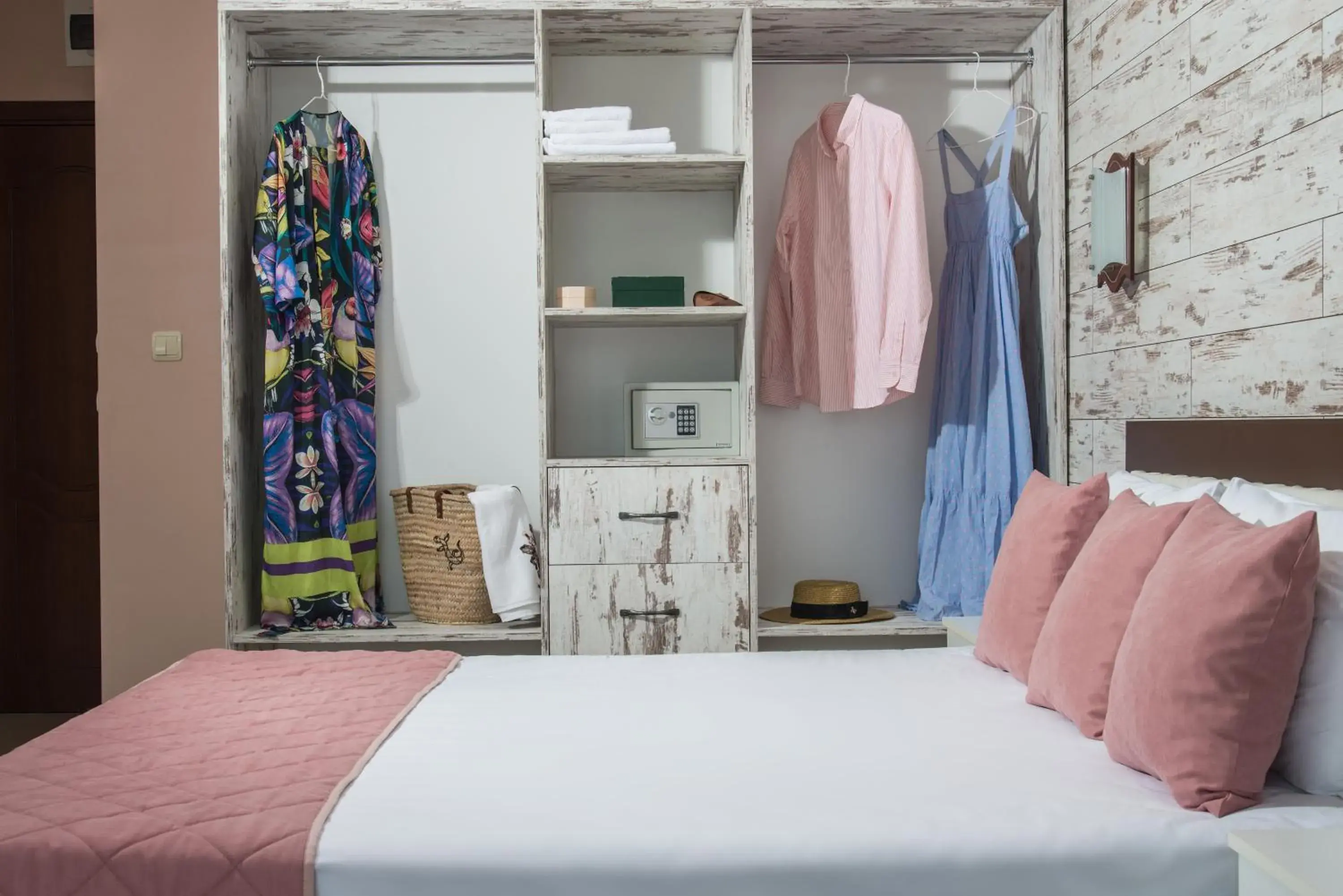 Double Room with Terrace in Семеен хотел Golden Place Double Room with Terrace in Семеен хотел Golden Place