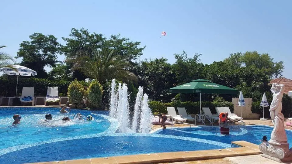 Семеен хотел Golden Place