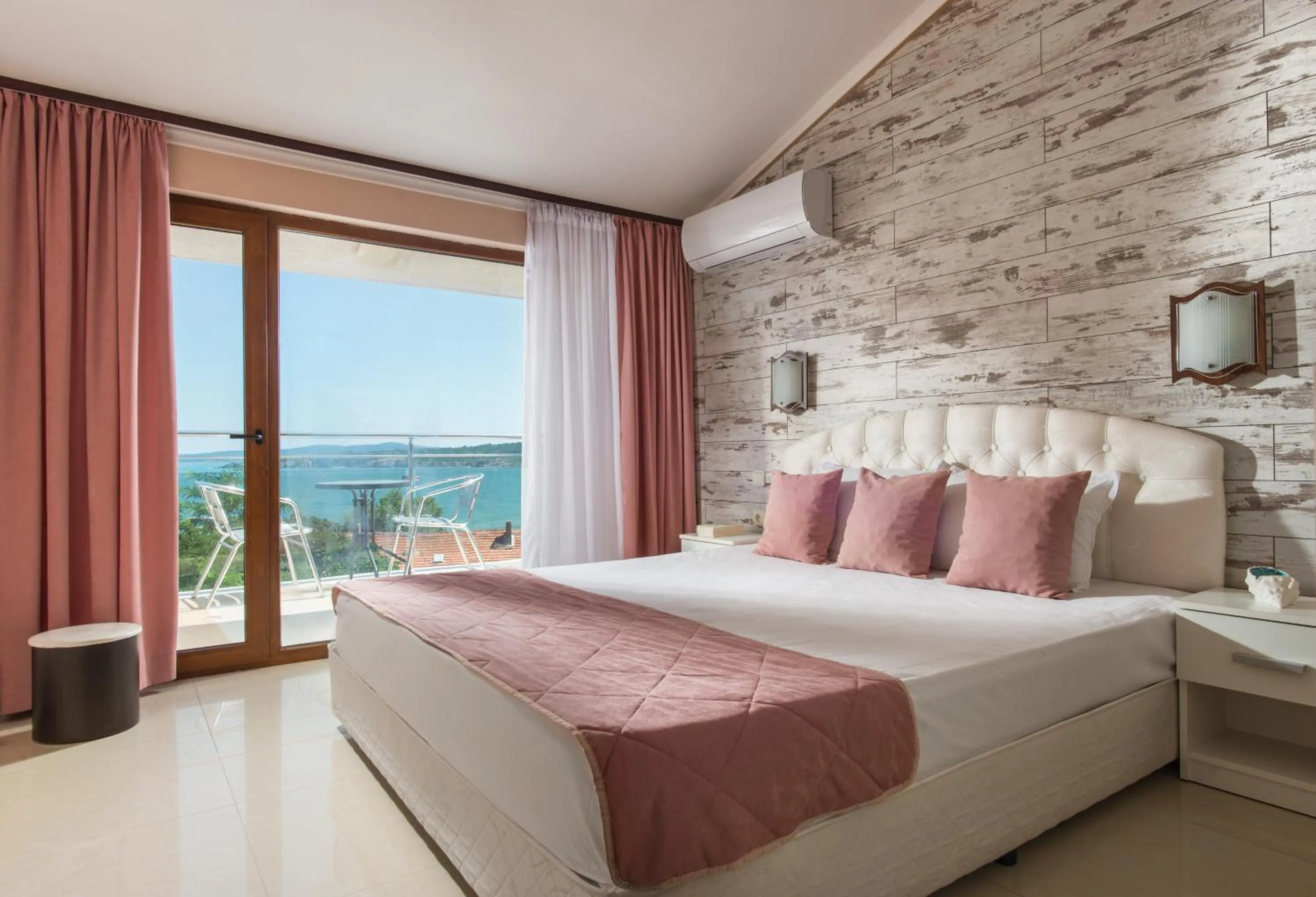 Bed in Семеен хотел Golden Place