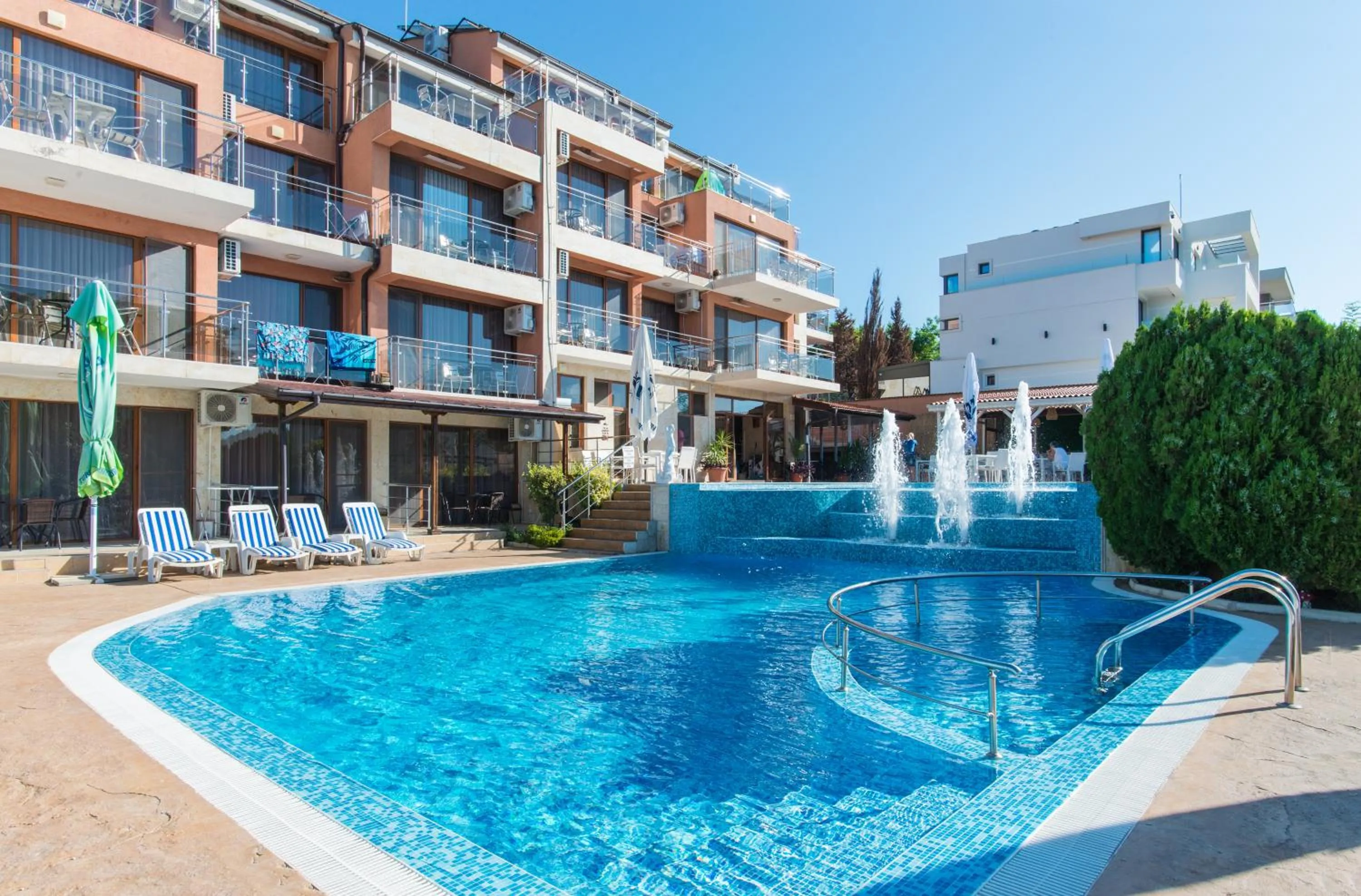 Семеен хотел Golden Place