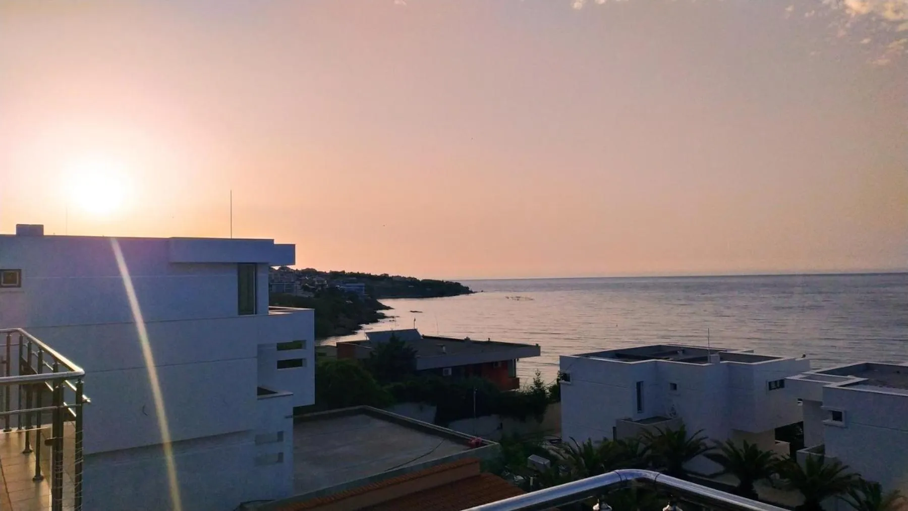 Семеен хотел Golden Place