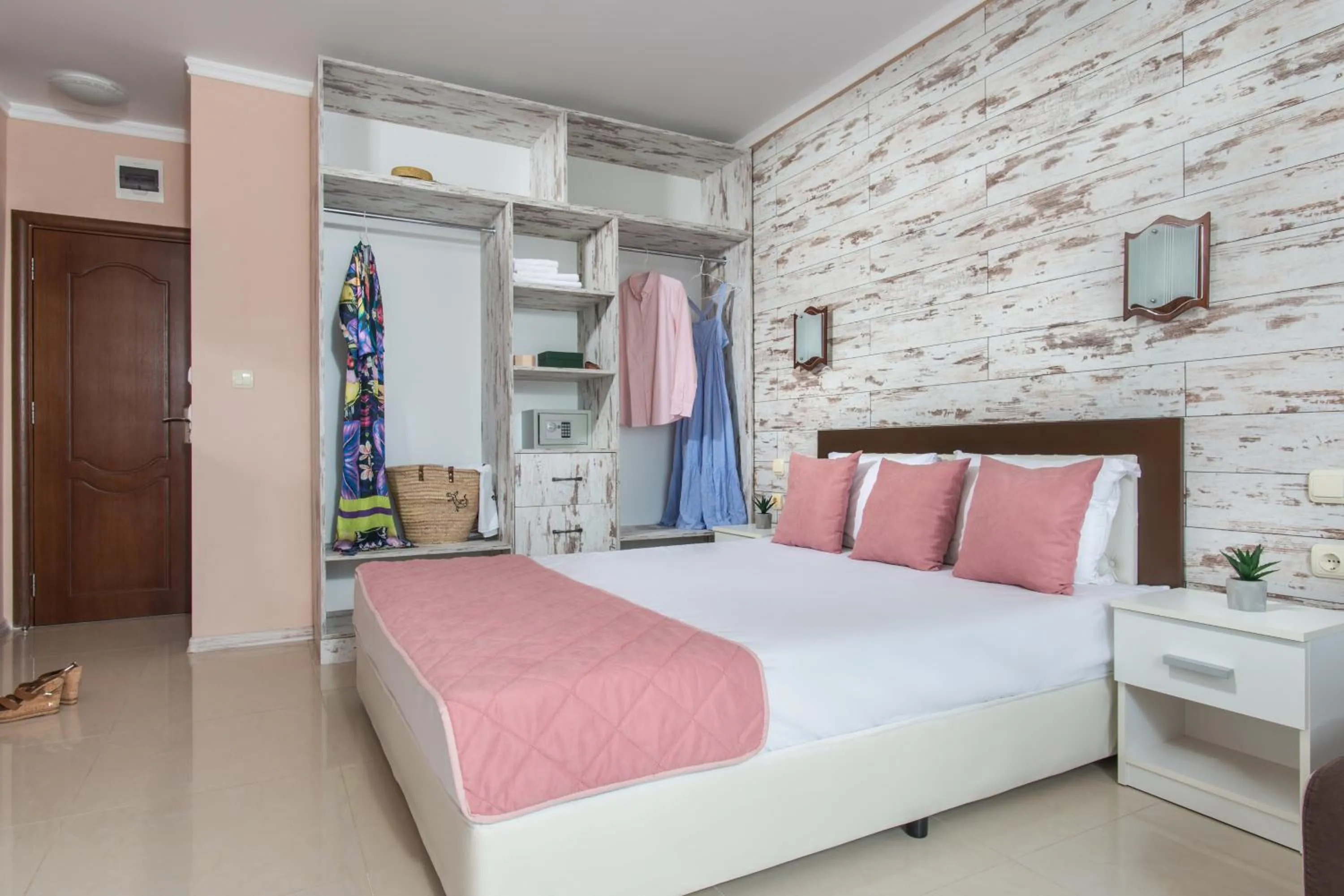 Bed in Семеен хотел Golden Place