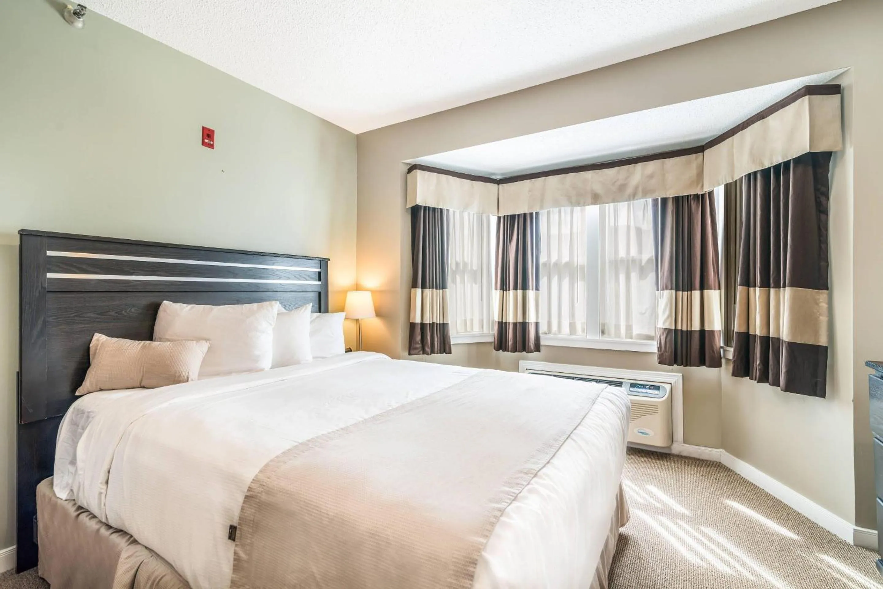 Bedroom, Bed in The Valley Inn, an Ascend Collection Hotel